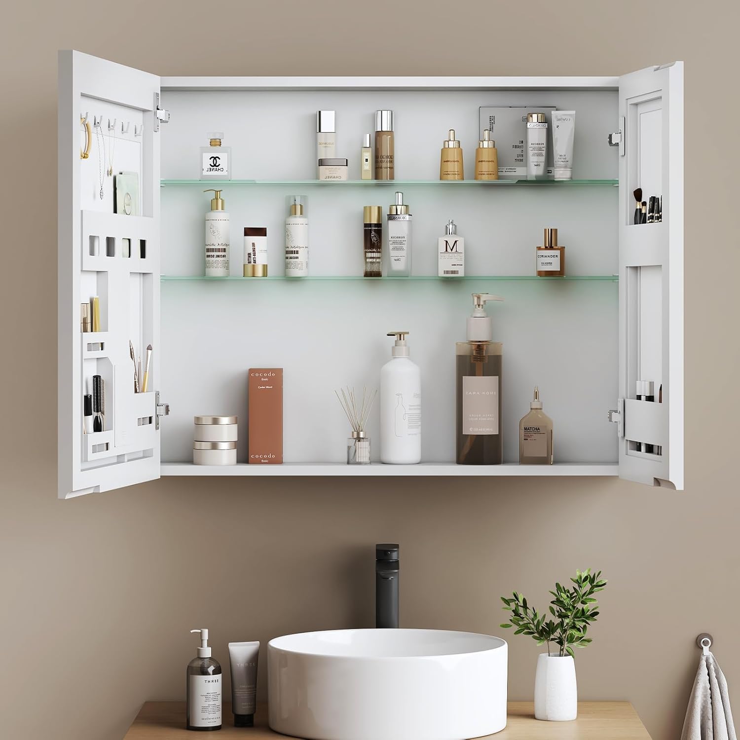 EMKE Spiegelschrank Bad 80×65×14,5 cm aus Aluminium, Weiß Matt, Doppeltür mit Aufbewahrung, 2 verstellbare Glasböden, Soft-Close, vormontiert & rostfrei, Badezimmer Spiegelschrank zur Wandmontage