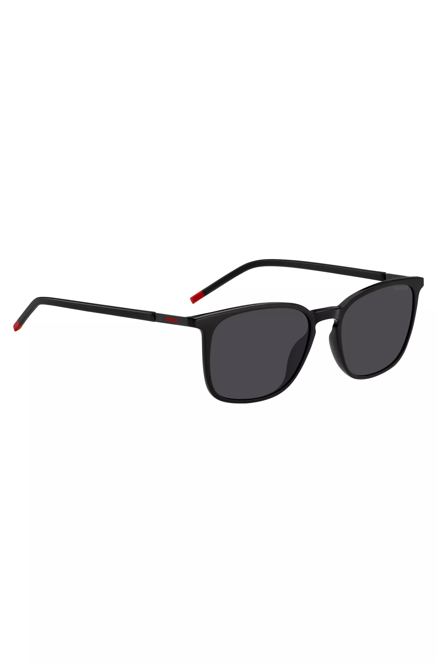 Óculos de sol HUGO vermelho e preto com detalhes em vermelho característicos.