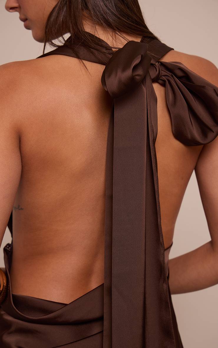 Chocolat Robe Courte Droite En Satin À Encolure Champignon