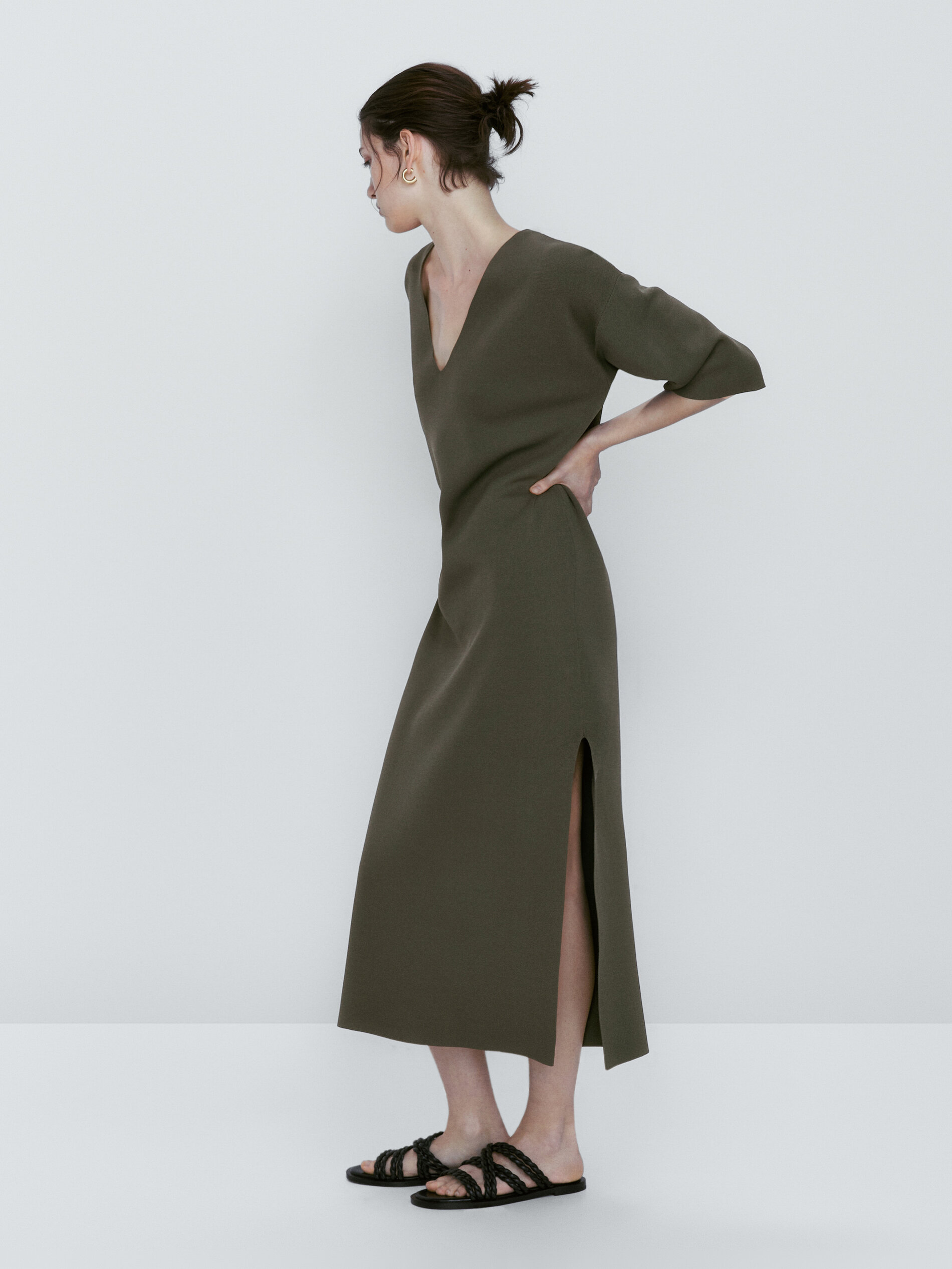Vestido de malha com decote em V - VERDE CLARO