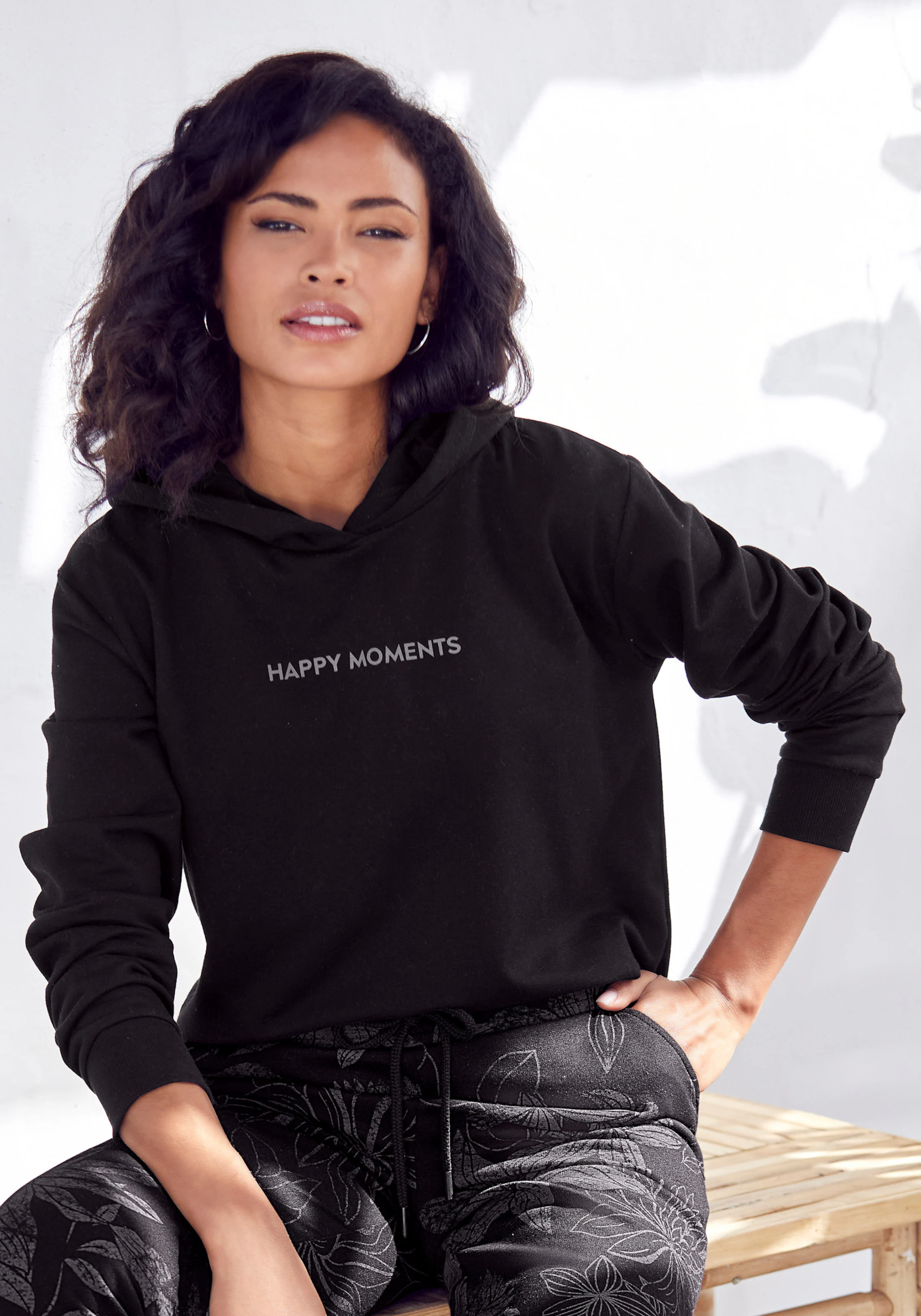 LASCANA Hoodie in schwarz