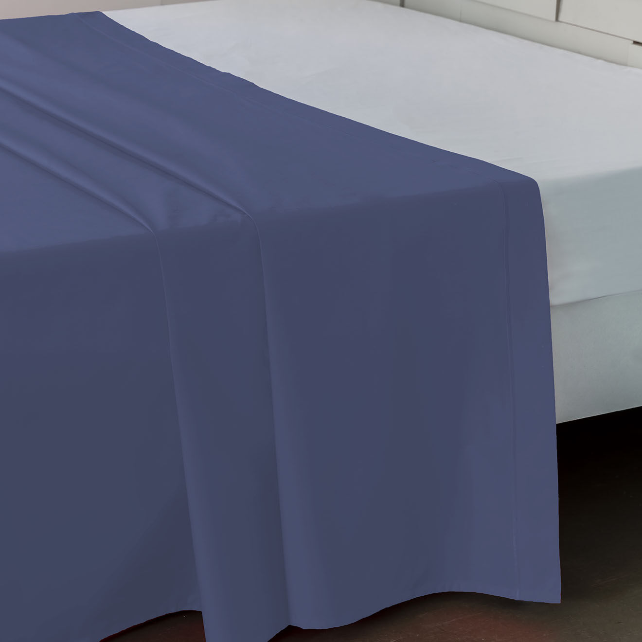 United by PDC Drap plat 100% Satin de coton bleu jean