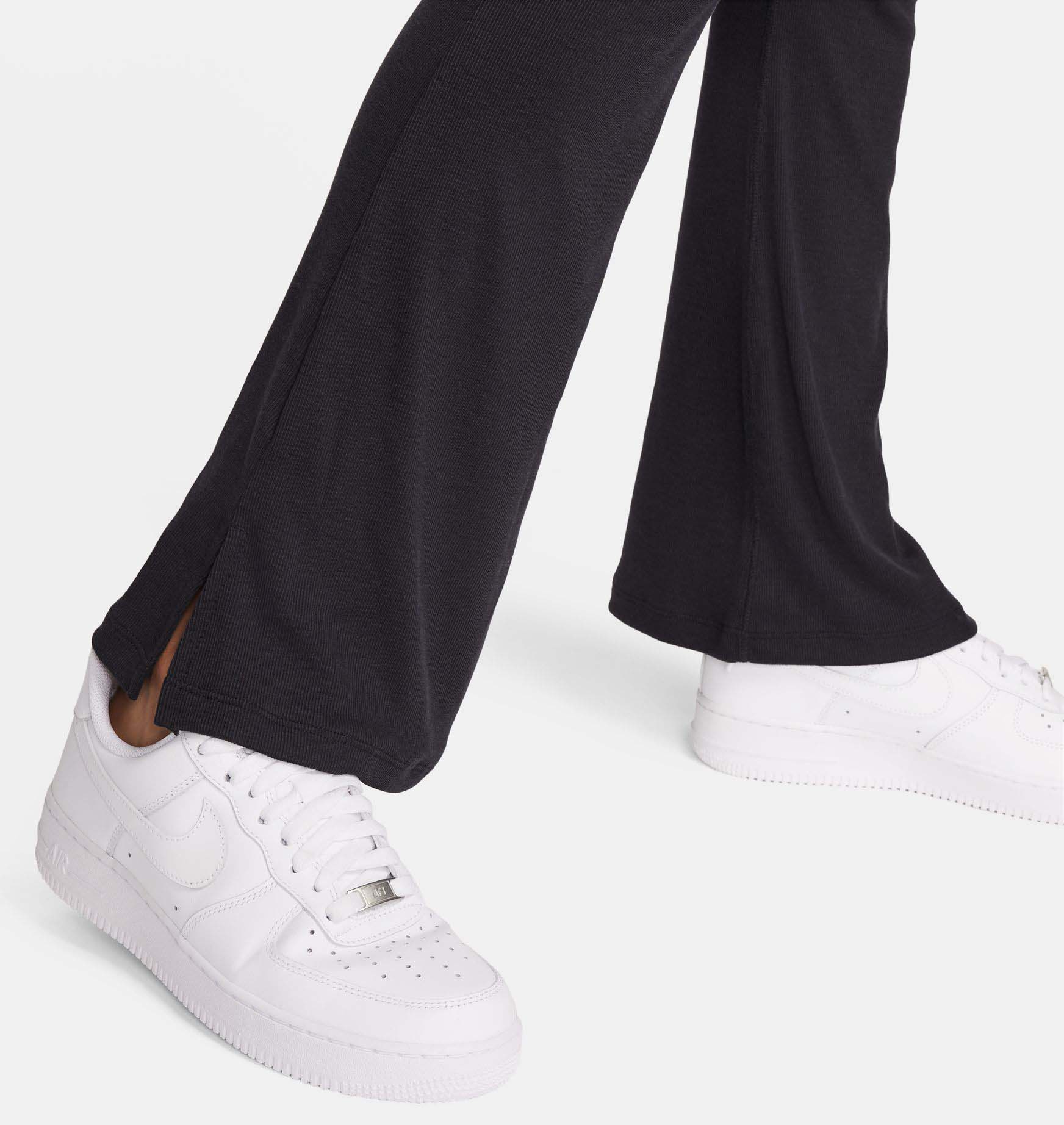 Sportswear Chill Knit Ribbed Flared Leggings Dame 010/Black/Sail