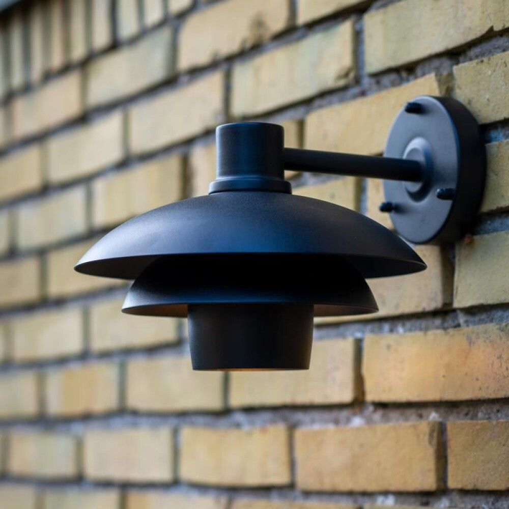 VEGGLAMPE DYBERG LARSEN MORPH 24CM SVART