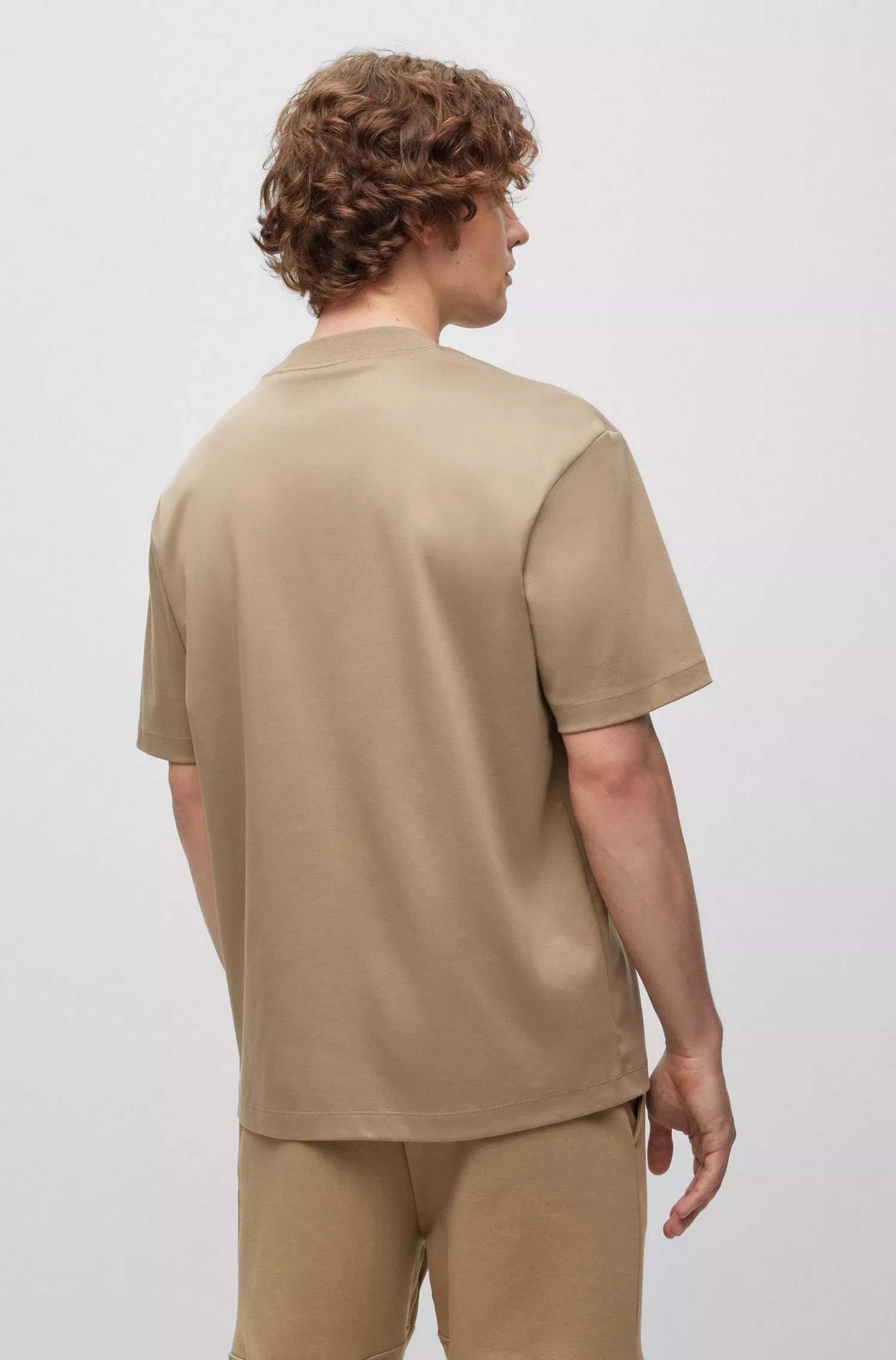 Camiseta HUGO de algodão vermelho com logotipo em moldura de metal