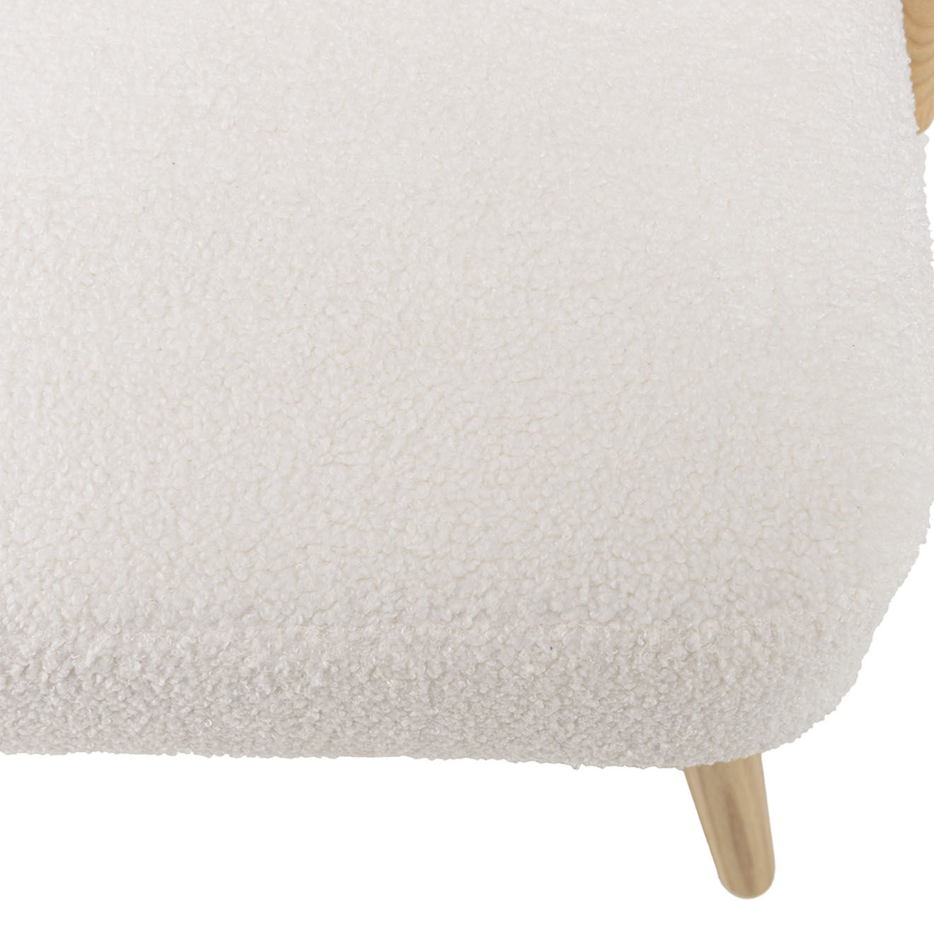 Macabane Chaise basse en bois d'Hévéa tissu bouclette Albane blanche - 55x62x71 cm
