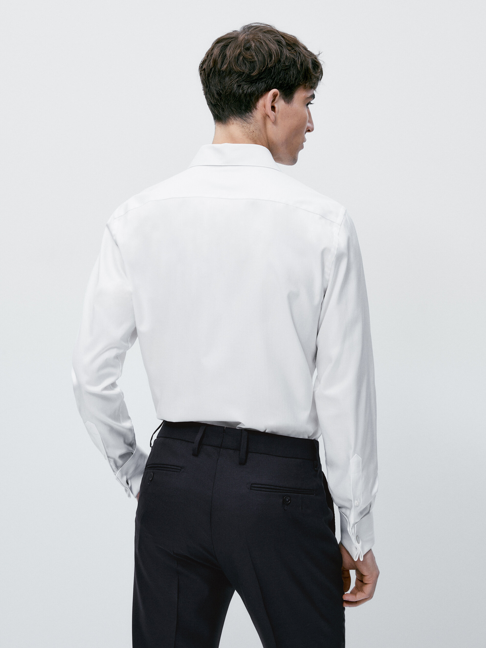 Camisa de espinha de peixe de corte regular com punhos duplos - BRANCA