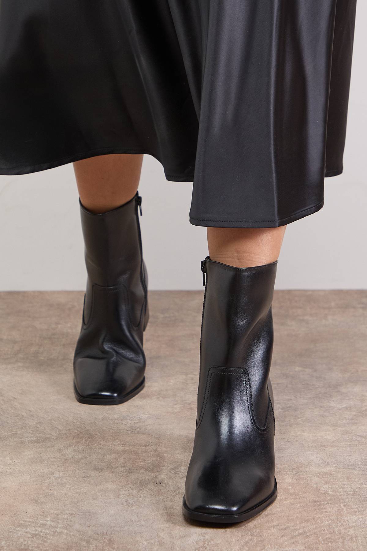 Oasis Bottine Chelsea Lauren en Cuir à Talon Bloc Mi-Hauteur