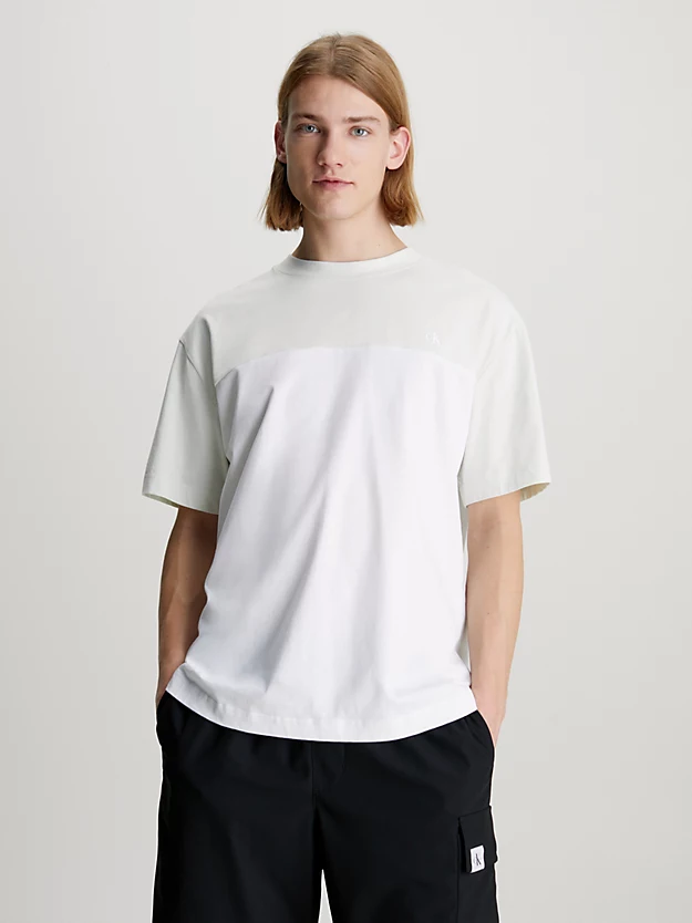 Camiseta de corte folgado com logotipo nas costas
