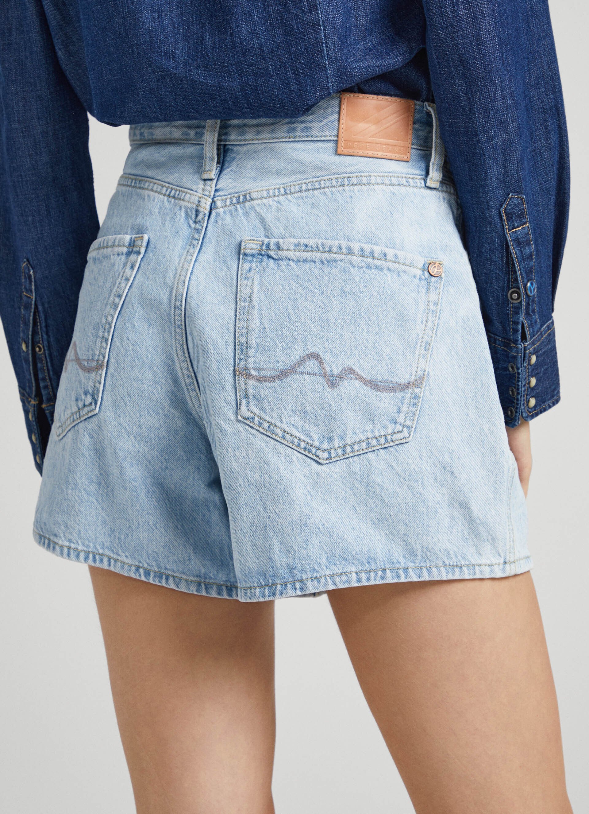 CALÇA JEANS CURTA CORTE REGULAR - jeans
