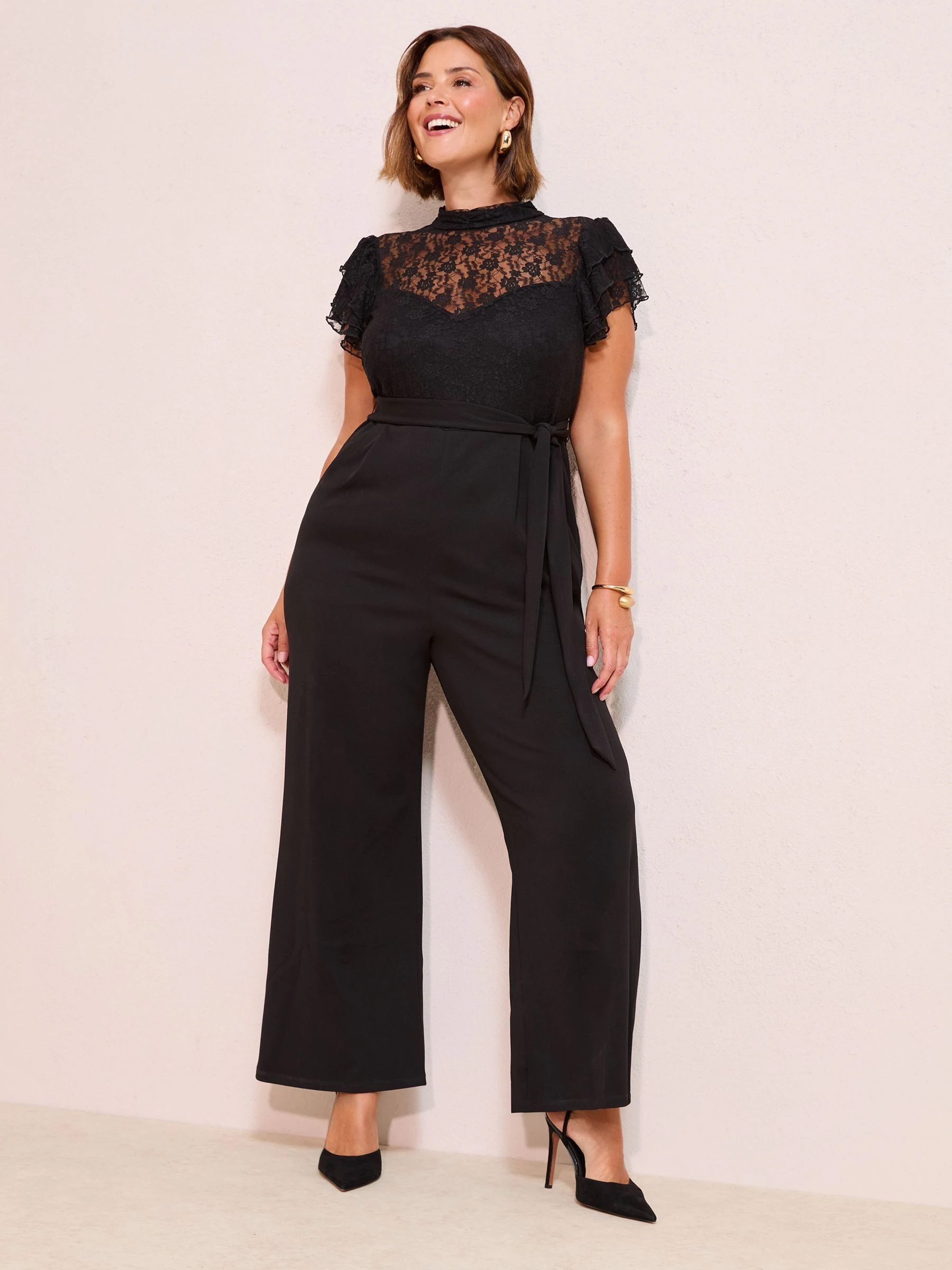Zwart - Friends Like These jumpsuit van kant en scubamix met ruches aan de mouwen