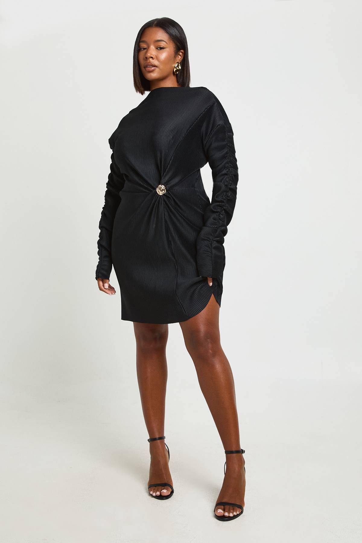 boohoo Robe Patineuse Plissée Grande Taille Avec Finition Dorée