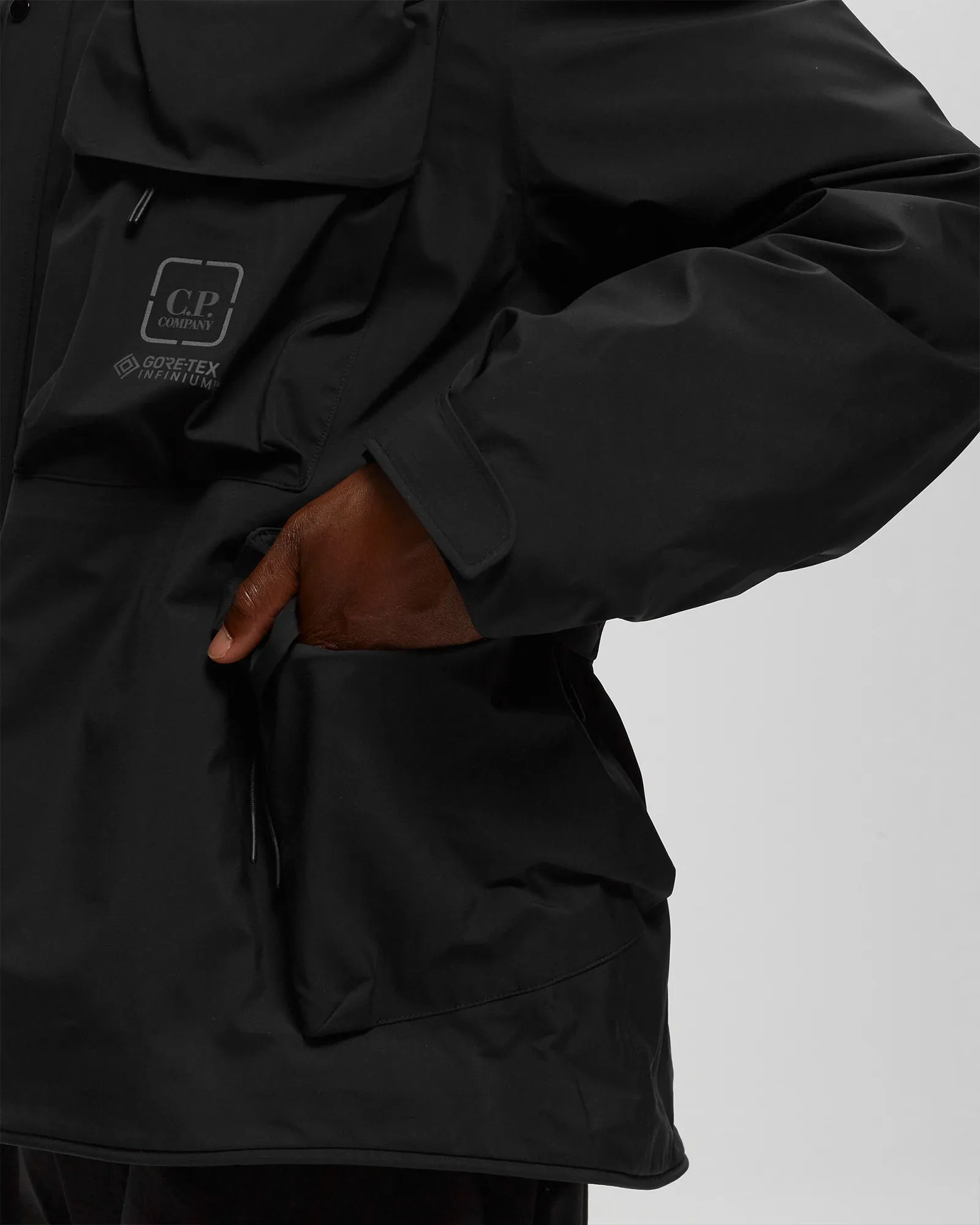C.P. Company METROPOLIS SERIES GORE-TEX 3L INFINIUM HOODED JACKET