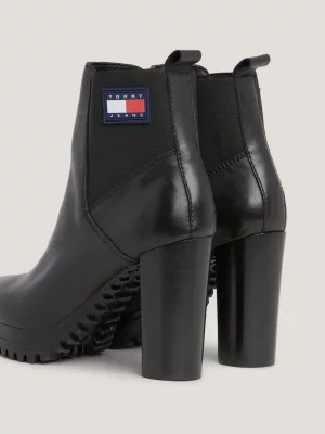 Botas Essenciais de Couro com Salto Alto