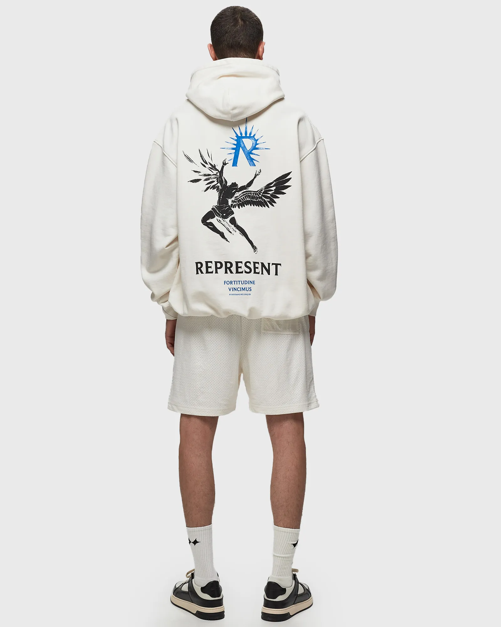Represente o moletom ICARUS