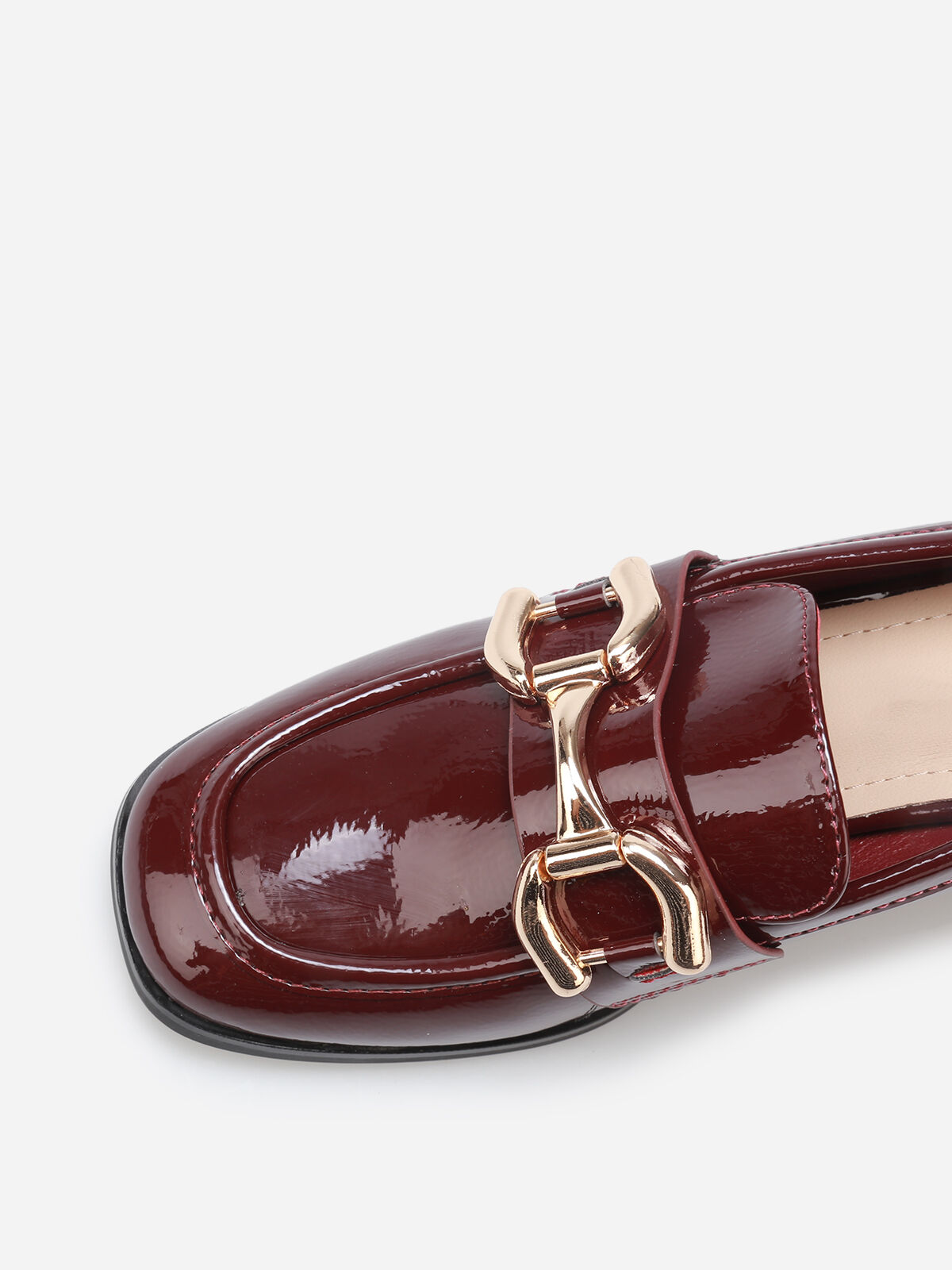 Mocassins à talon et mors dorés- Bordeaux