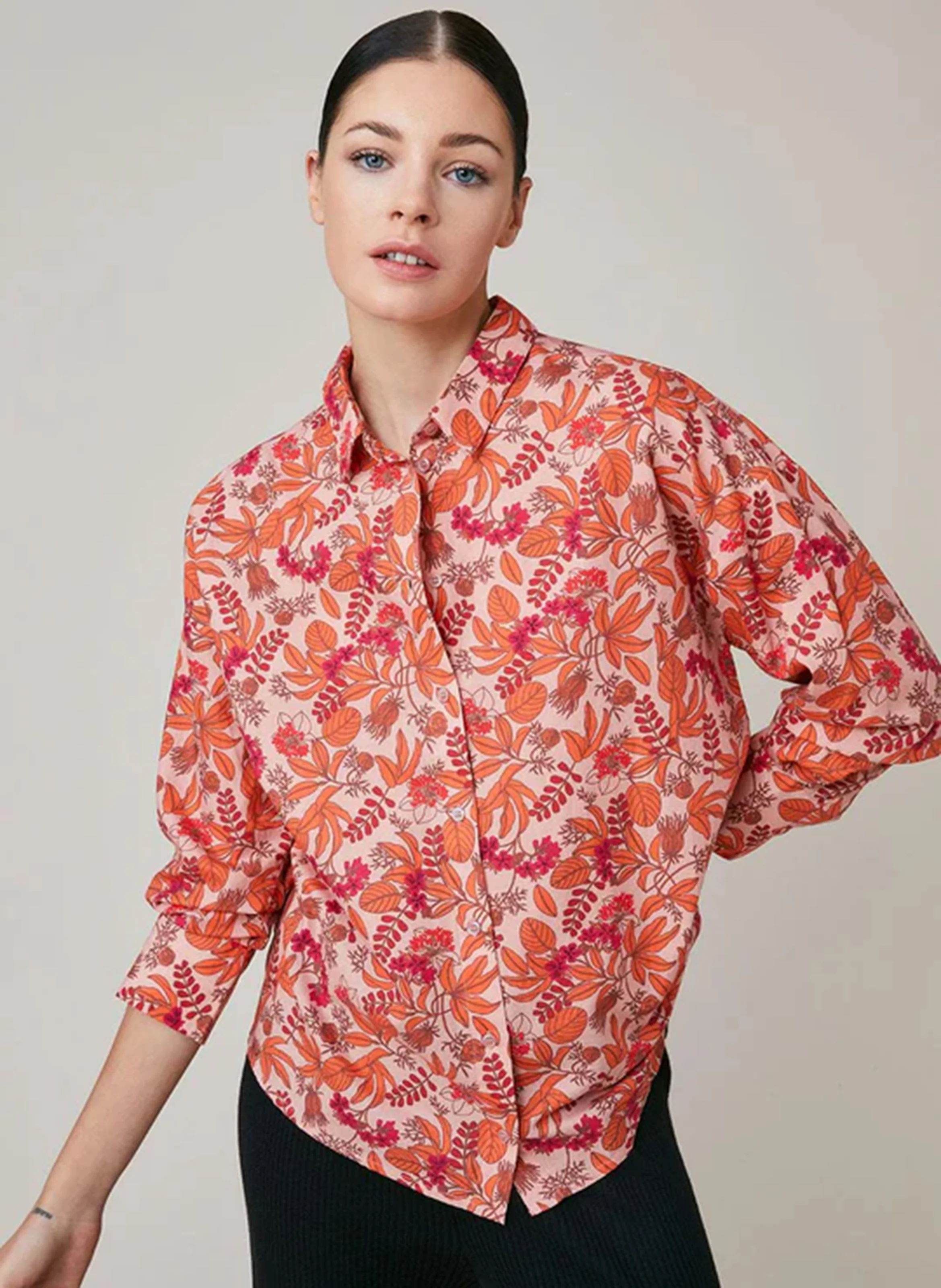 FIBIANE - Chemise col classique à motif floral | Rouge