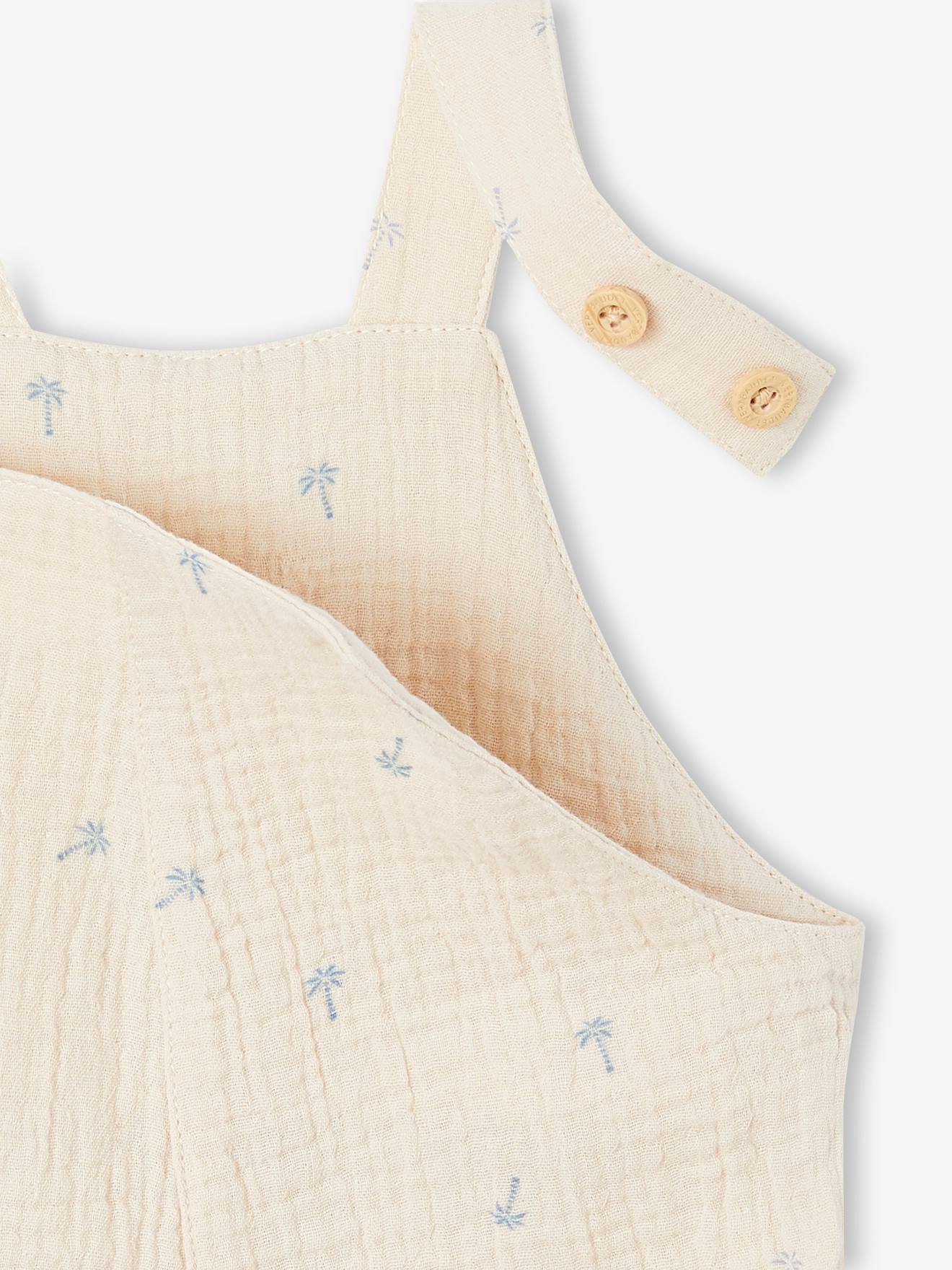 Babador bege para bebê, confeccionado em chiffon de algodão com bordado.