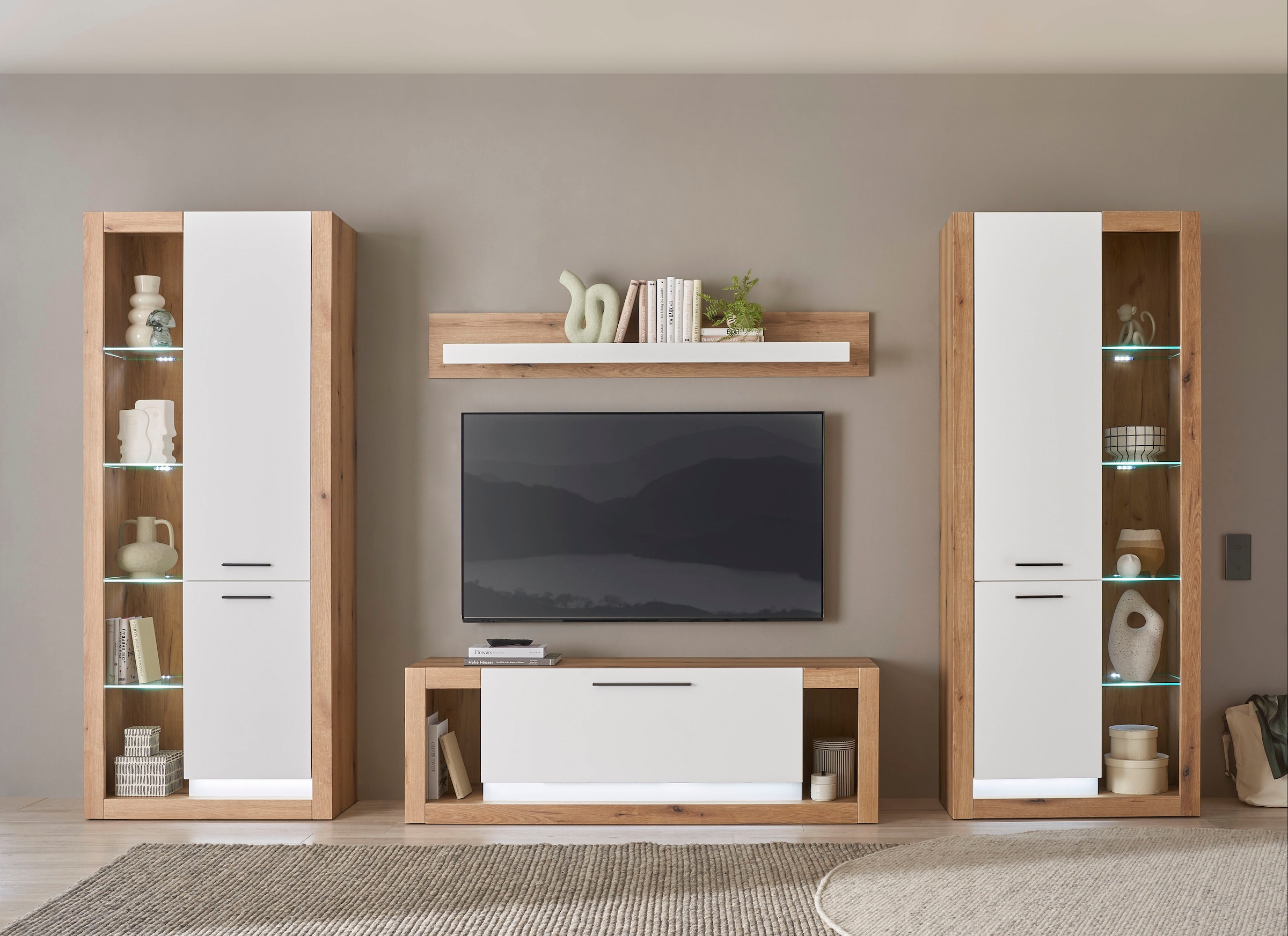 INOSIGN Lowboard »Brixen, moderner TV-Schrank, Kommode in Eiche Evoke Dekor mit Weiss« Metallgriffe, ausreichend Stauraum, vielseitig einsetzbar