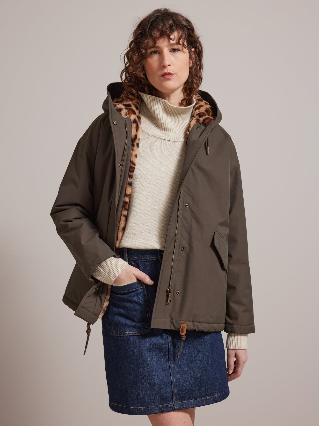 Parka courte fourrée imprimé léopard femme