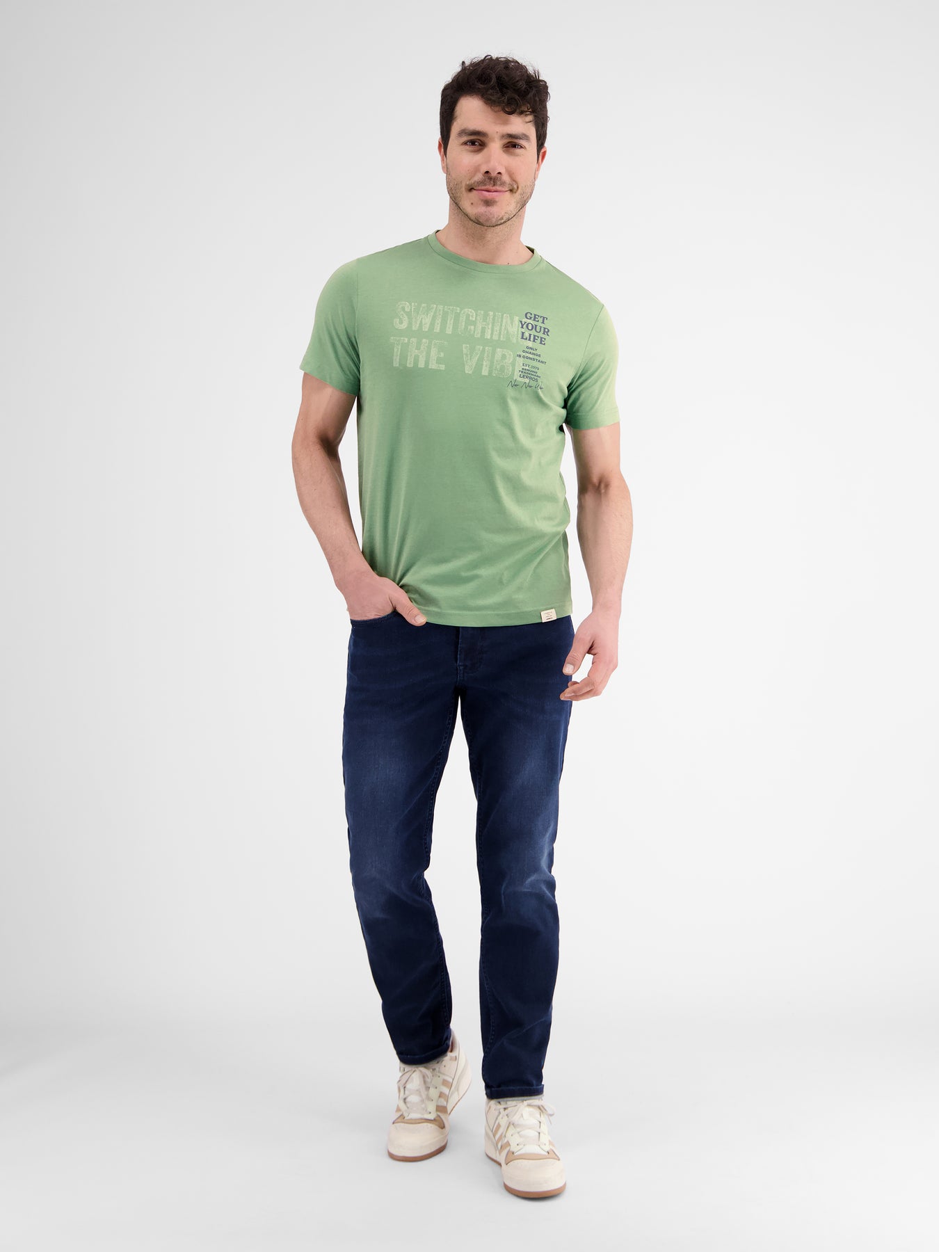 Unifarbenes T-Shirt für Herren mit Brustprint