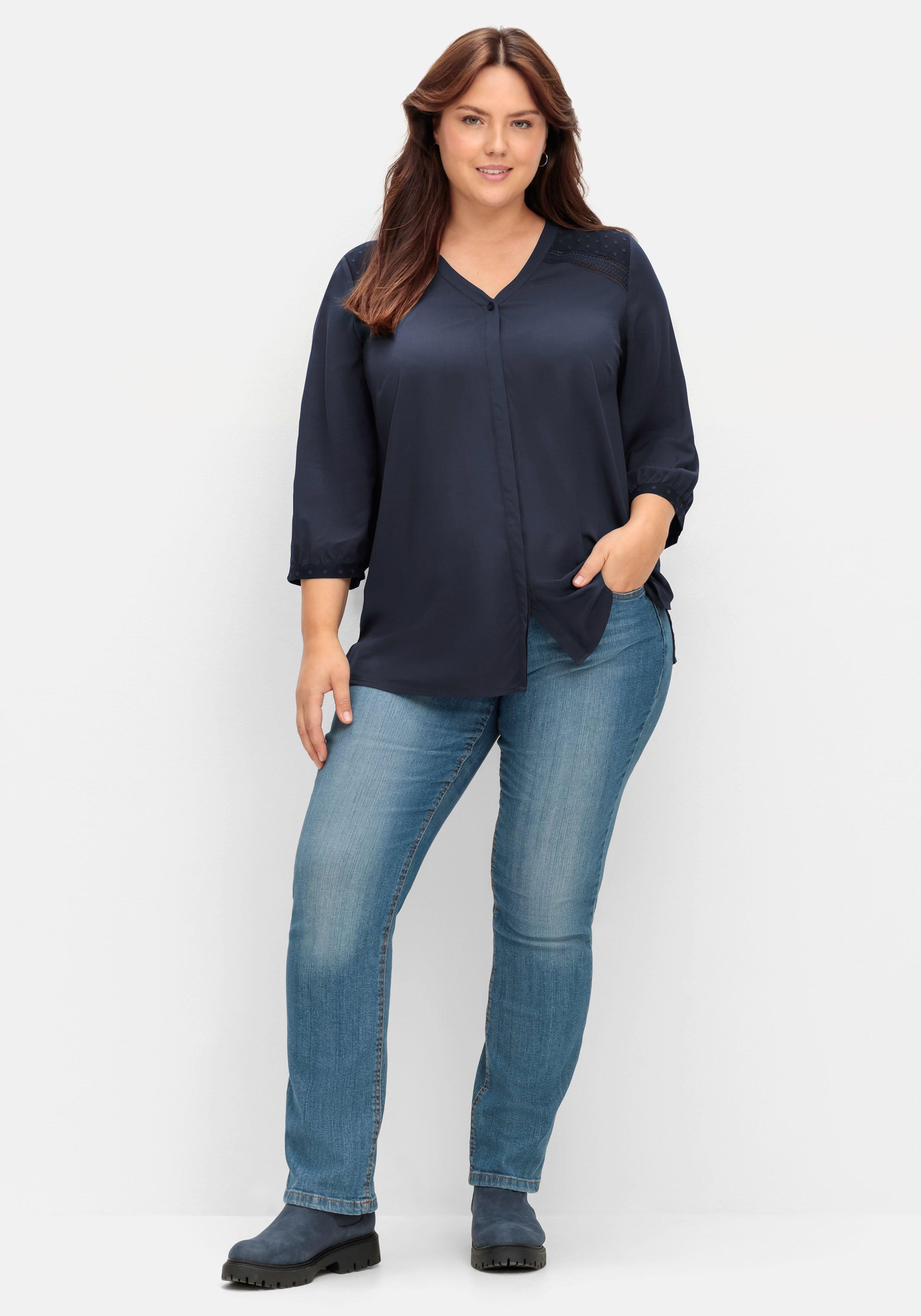 Bluse mit Chiffonpasse und Häkeldetails
