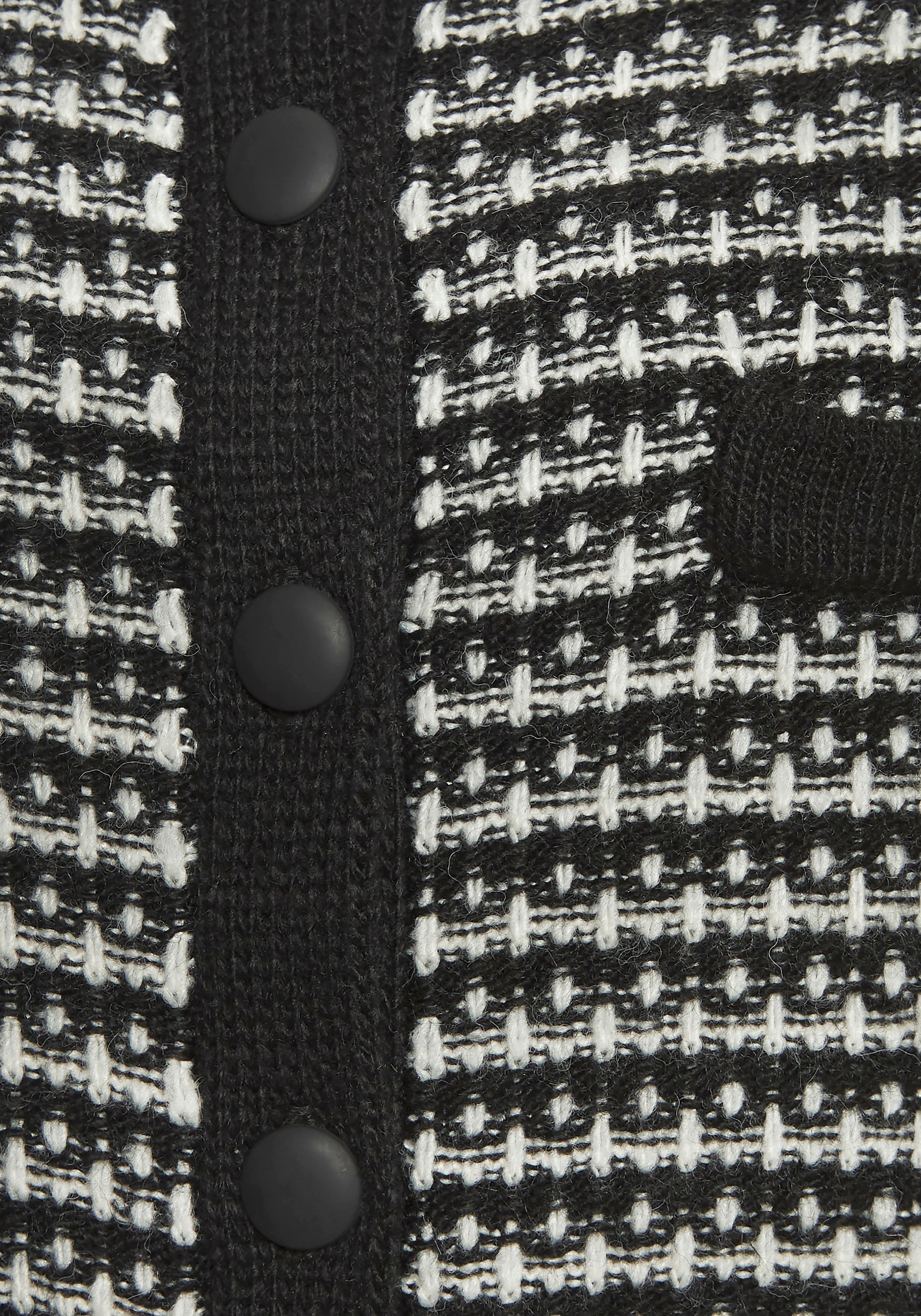 LASCANA Strickjacke , mit Karomuster, markante Knopfleiste, casual-chic