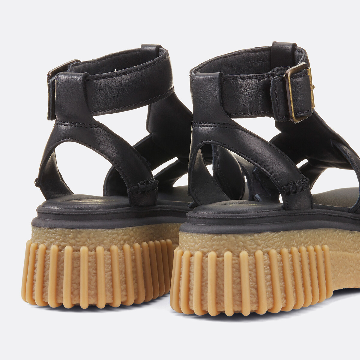 CLARKS<br>Sandália Leader Evamar Sun