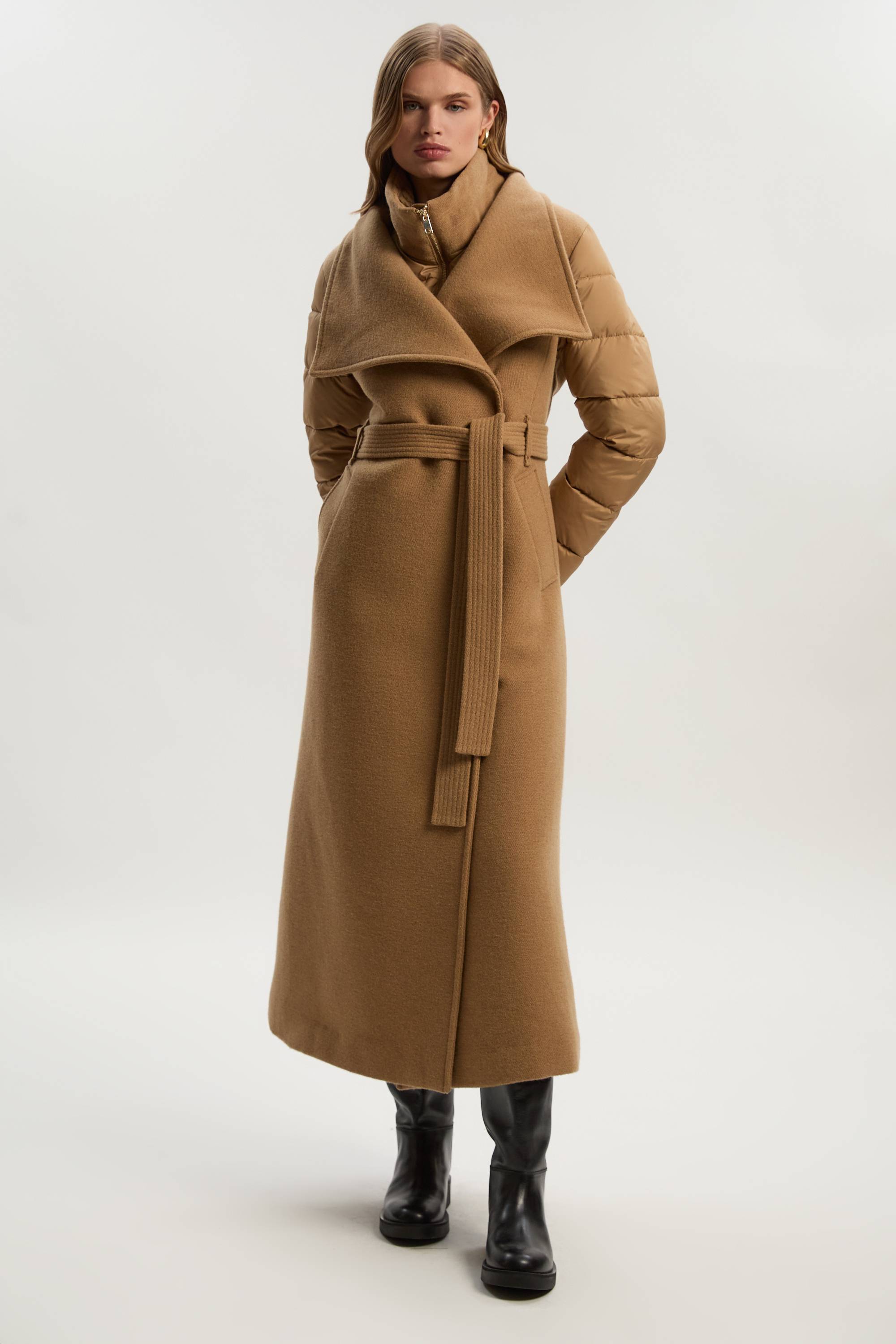 KarenMillen Manteau mi-long ceinturé hybride matelassé en mélange de laine.