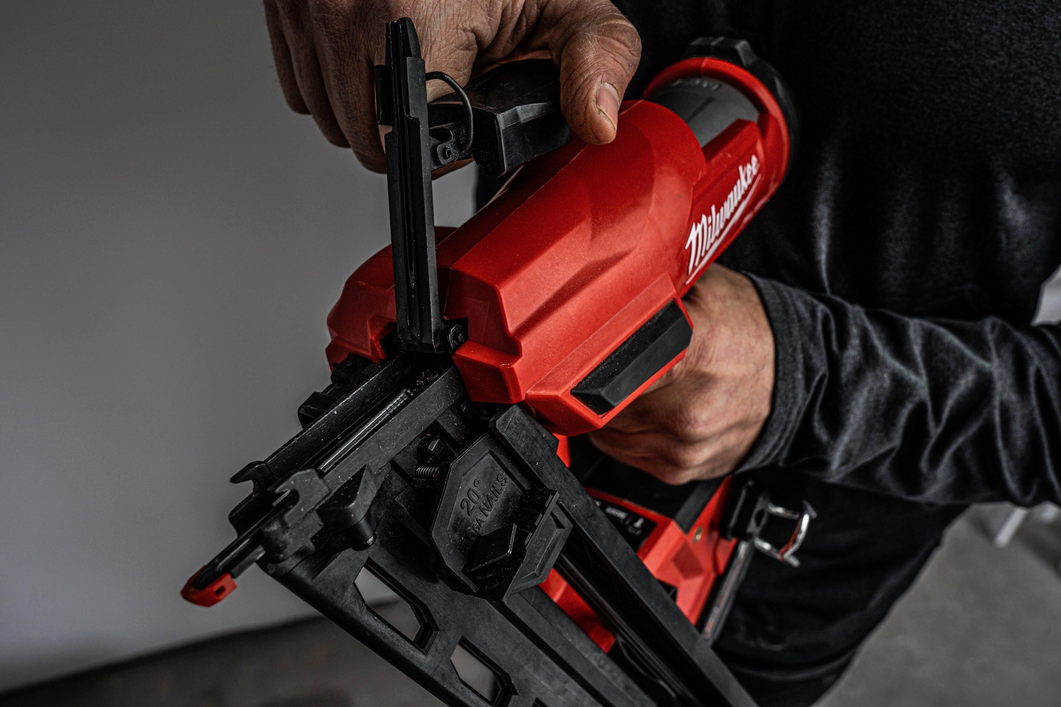 Milwaukee M18 FUEL™ FN16GA-202X Accu Afwerktacker 16Ga 18V 2.0Ah in HD-Box - 4933478092
