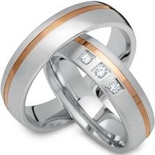 Trouwringen 8 karaat rood-wit goud 3 Diamanten