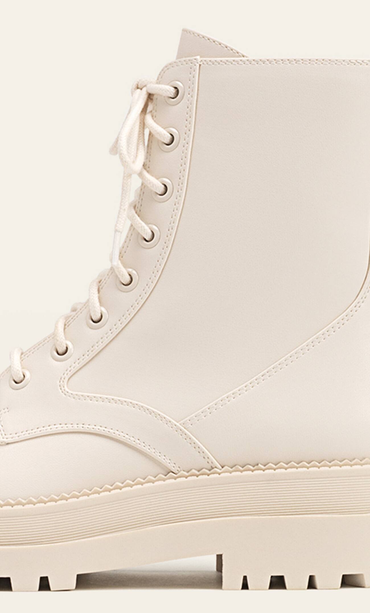 Botas de cano curto sem cadarço