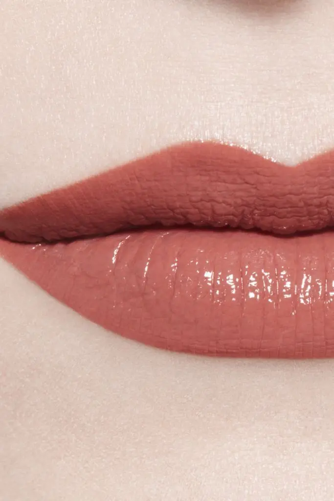 CHANEL - ROUGE COCO BLOOM LE ROUGE À LEVRÈS HYDRATANT ET REPULPANT LONGUE TENUE, COULEUR ET BRILLANCE INTENSES.- Rouge à lèvres
