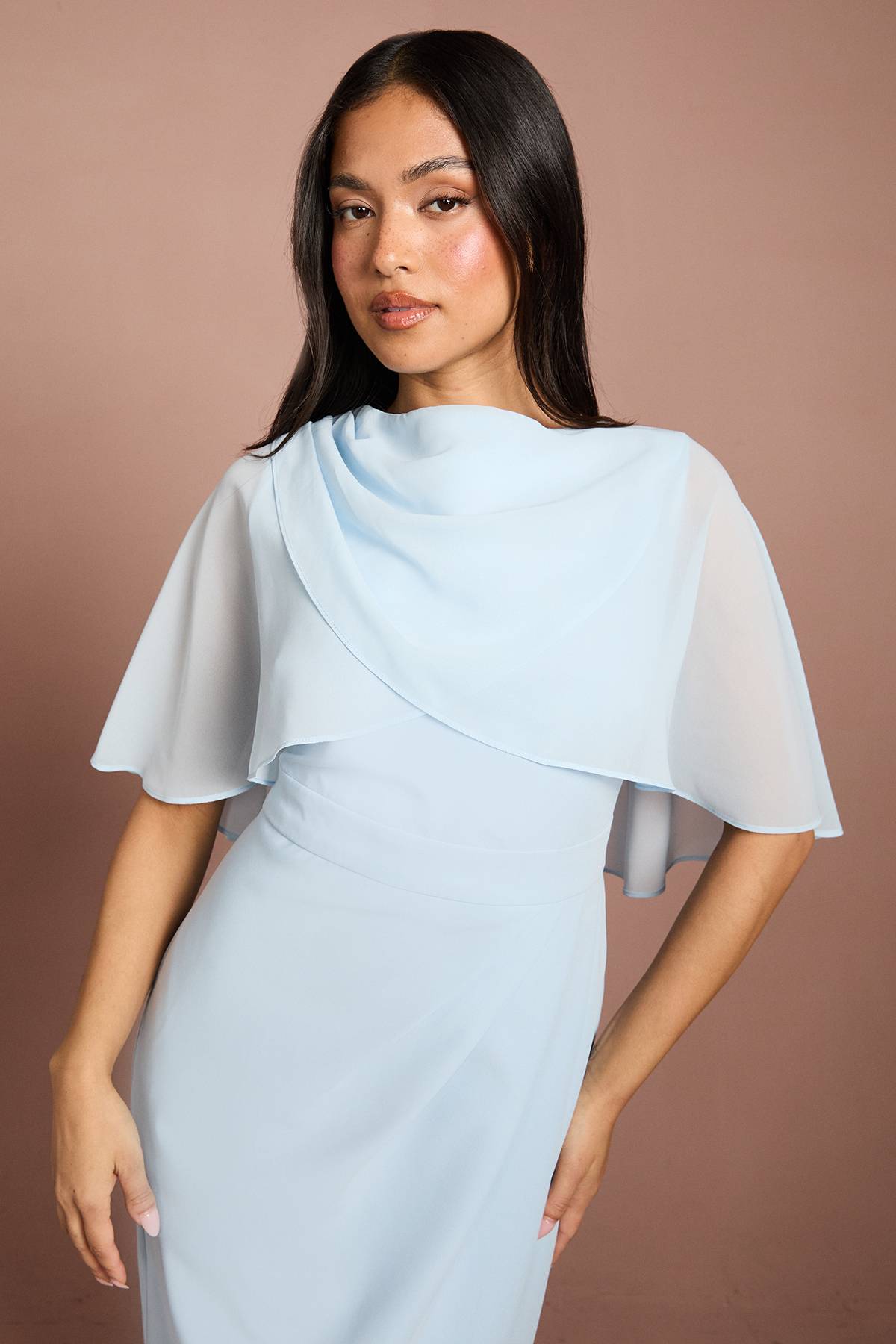 Coast Robe Crayon Petite Avec Cape En Mousseline