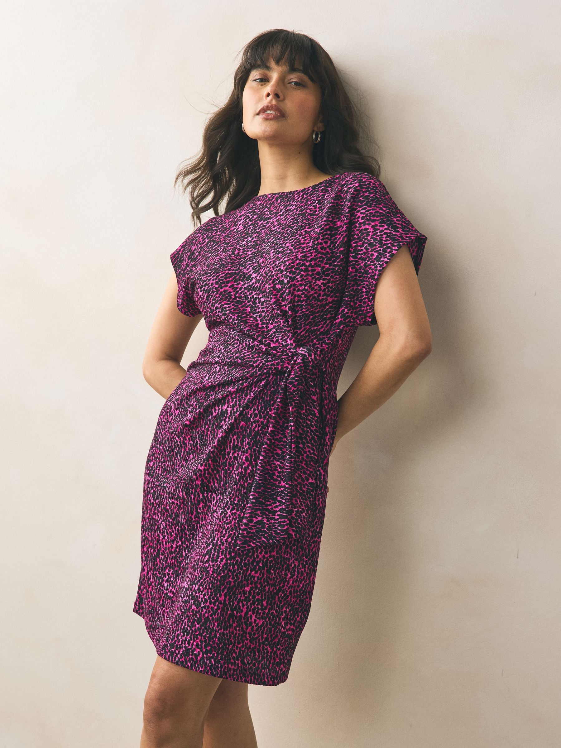 Roze met luipaardprint - Mini-jurk met textuur, gedrapeerde strik aan de voorkant