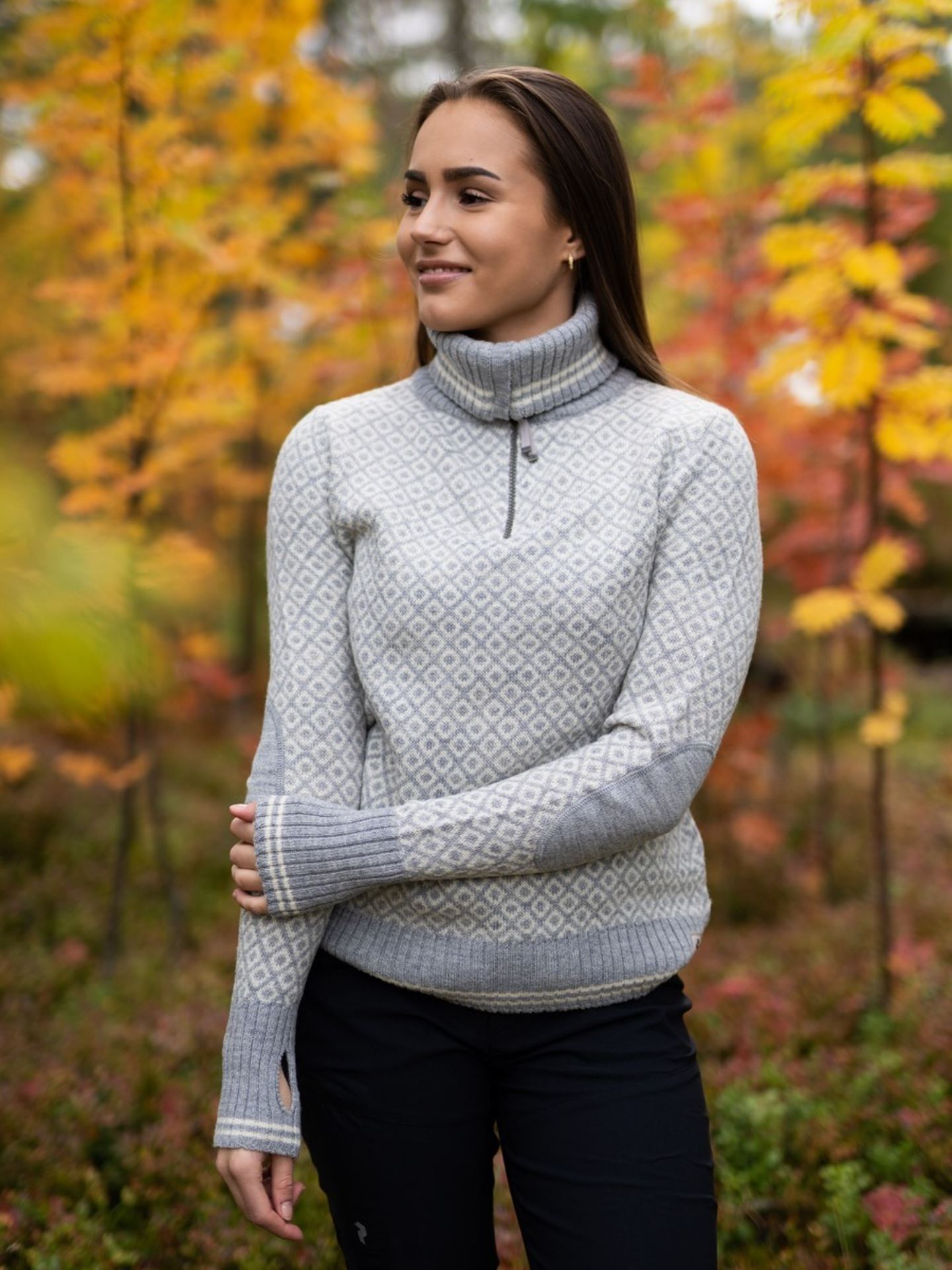 Slogen Woman Zip Neck