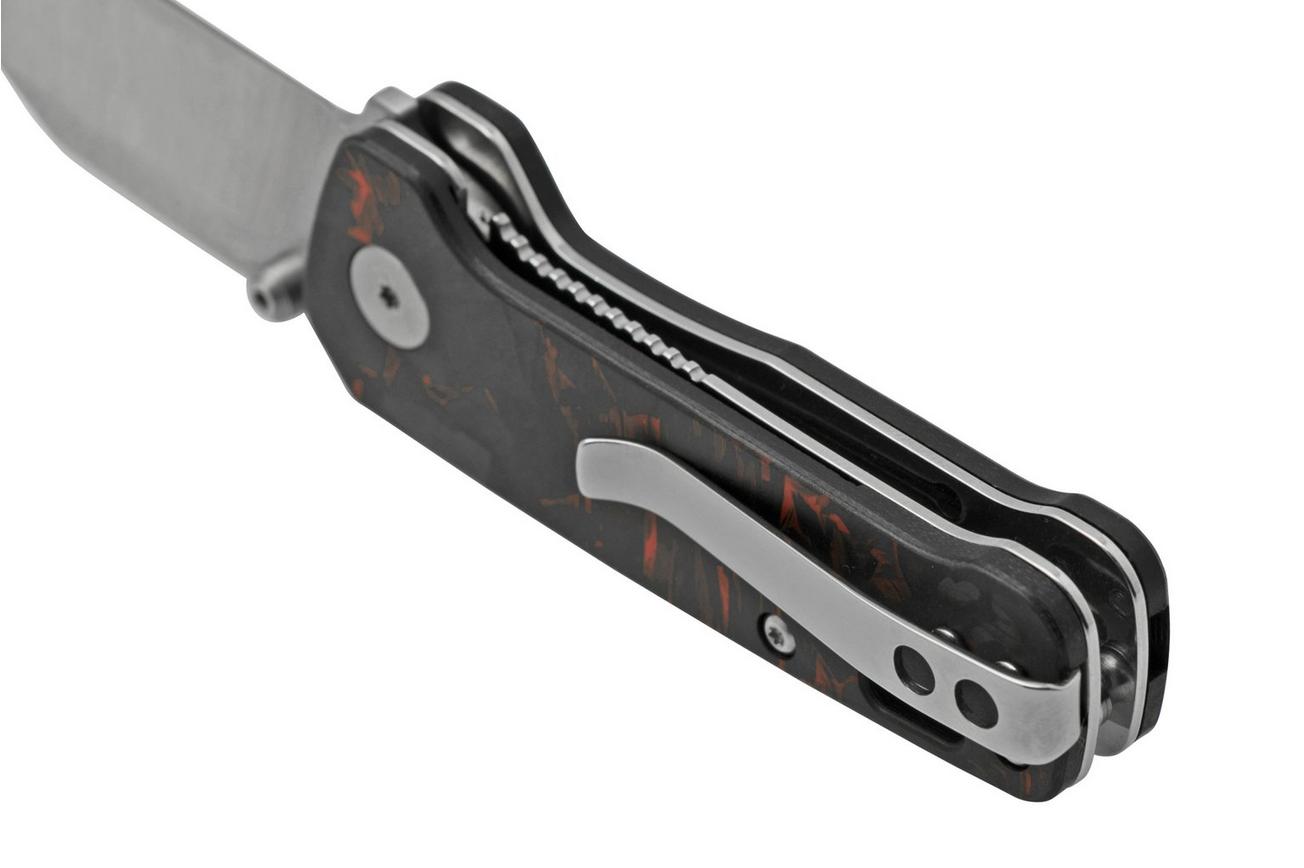 QSP Knife Penguin Mini QS130XS-E1, Satin 14C28N, Red Shredded Carbonfiber zakmes