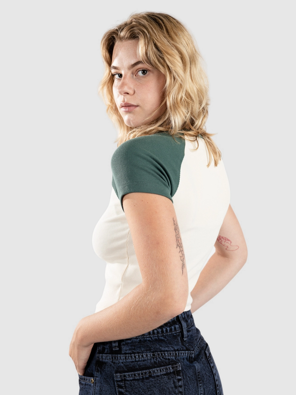 Blue Tomato Minimal U-Logo Raglan T-Shirt eggwhite / dark green