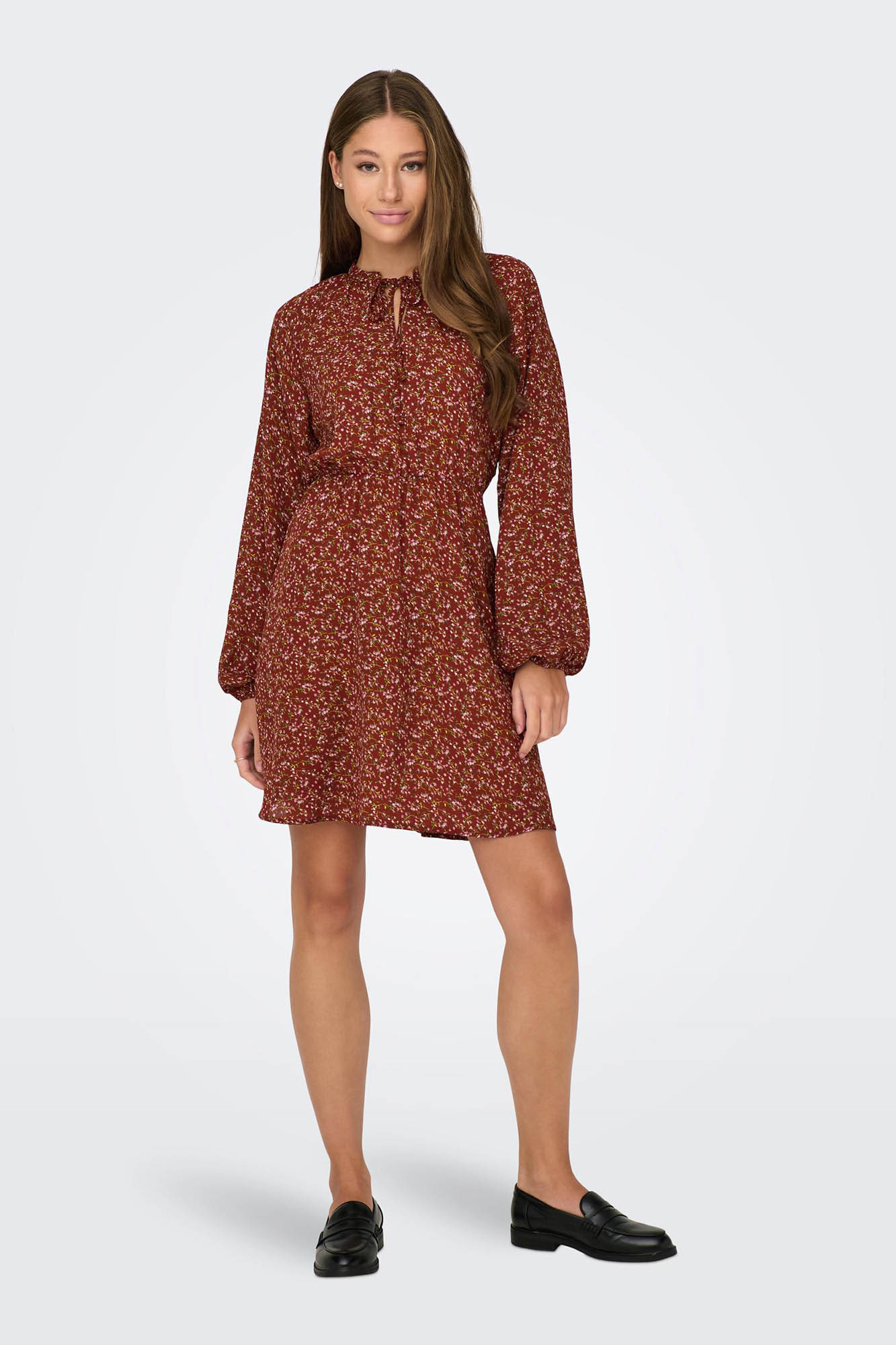 Vestido curto com laço