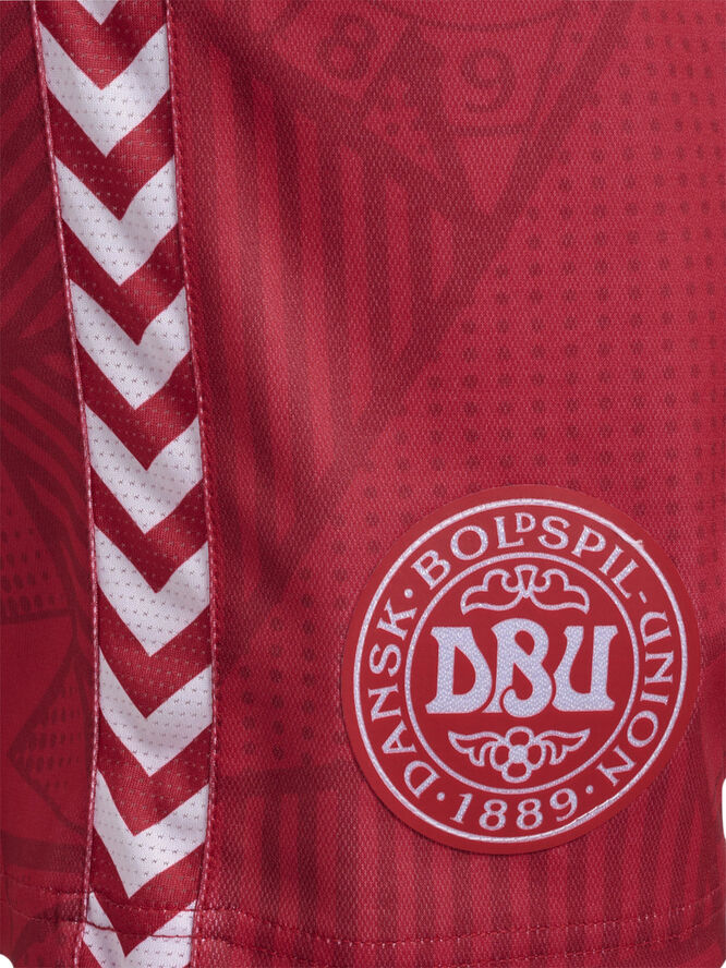 Hummel DBU Danmark kvindelandsholdsshorts hjemmebane 23 Voksen Rød