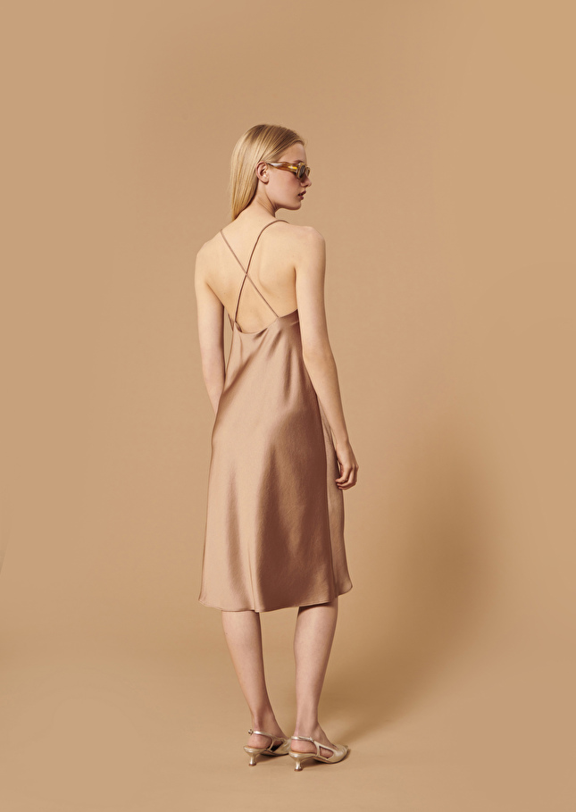 Robe Reanemarron en satin fluide