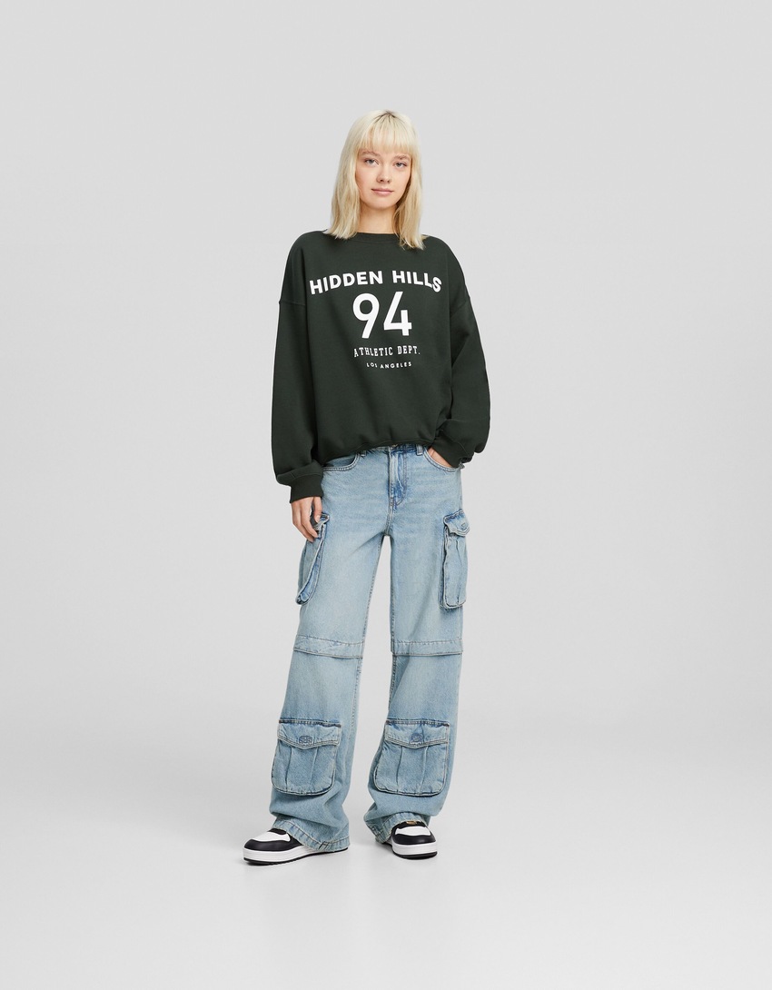 Calça cargo com vários bolsos