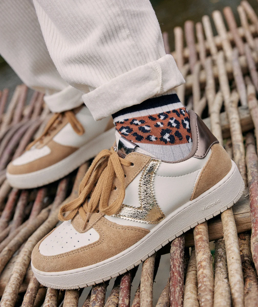 VICTORIABASKETS MADRID FILLE BLANC ET CAMEL LOGO OR
