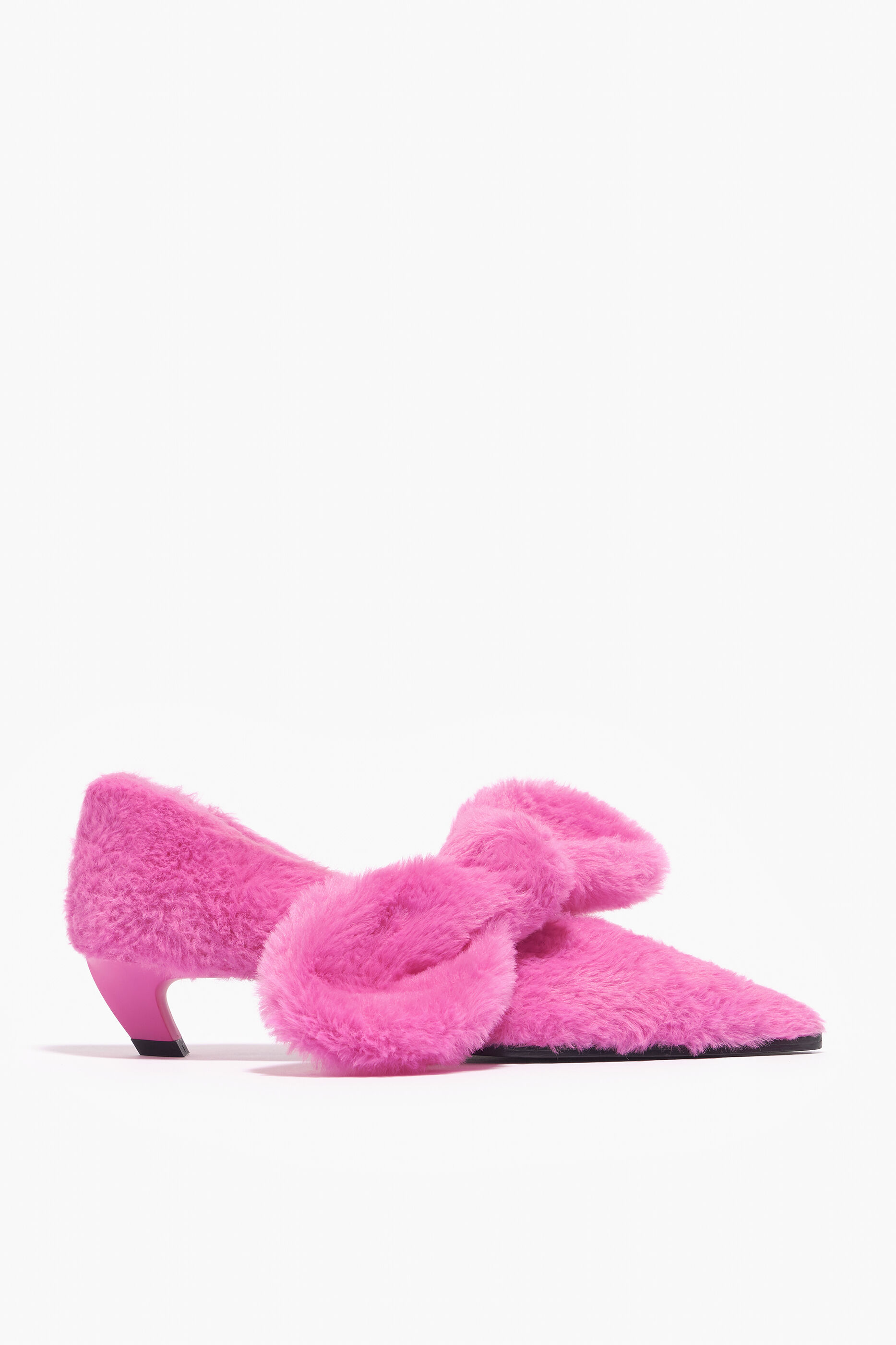 sapato de salto alto rosa com pelo