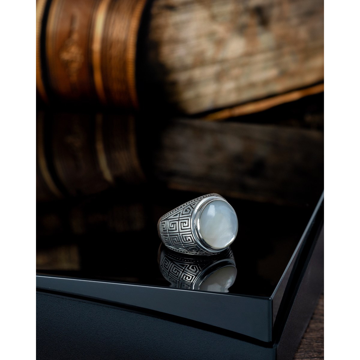 Bague Chevalière Homme en Argent Vieilli et Pierre Blanche | Présent Tendance pour Lui | Aden