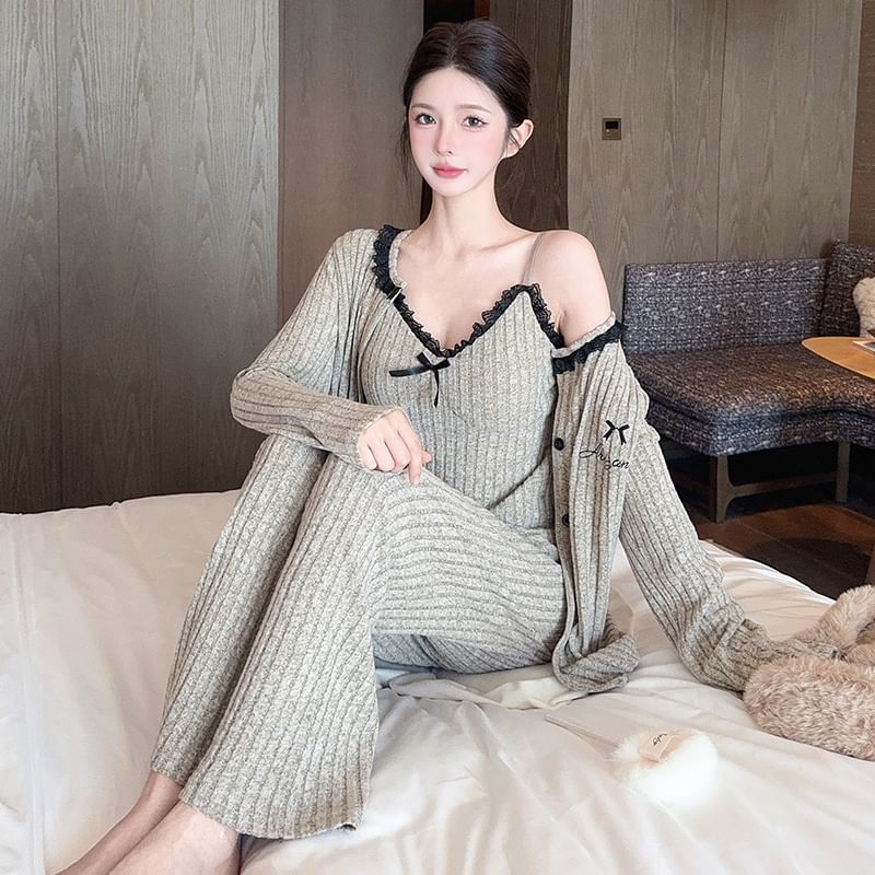Sweetzer - Pyjamaset: effen geribbelde top met kanten rand en strik + top met lange mouwen en knopen + broek