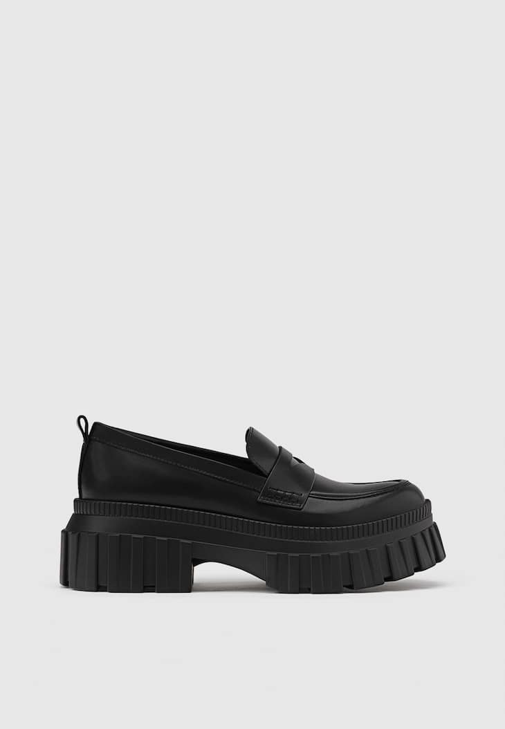 Mocassins com solado tratorado