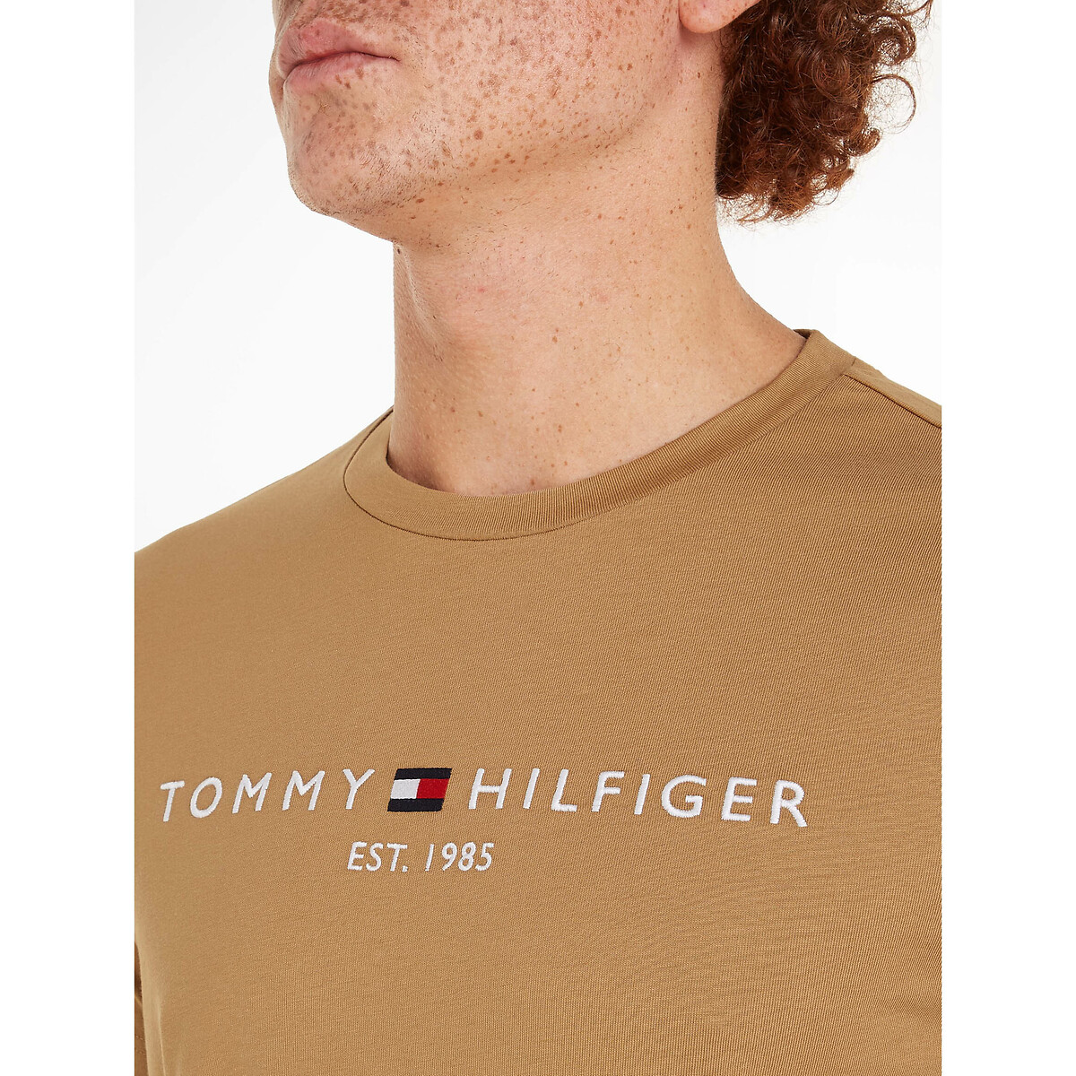 TOMMY HILFIGER<br>Camiseta com gola redonda e logo Tommy