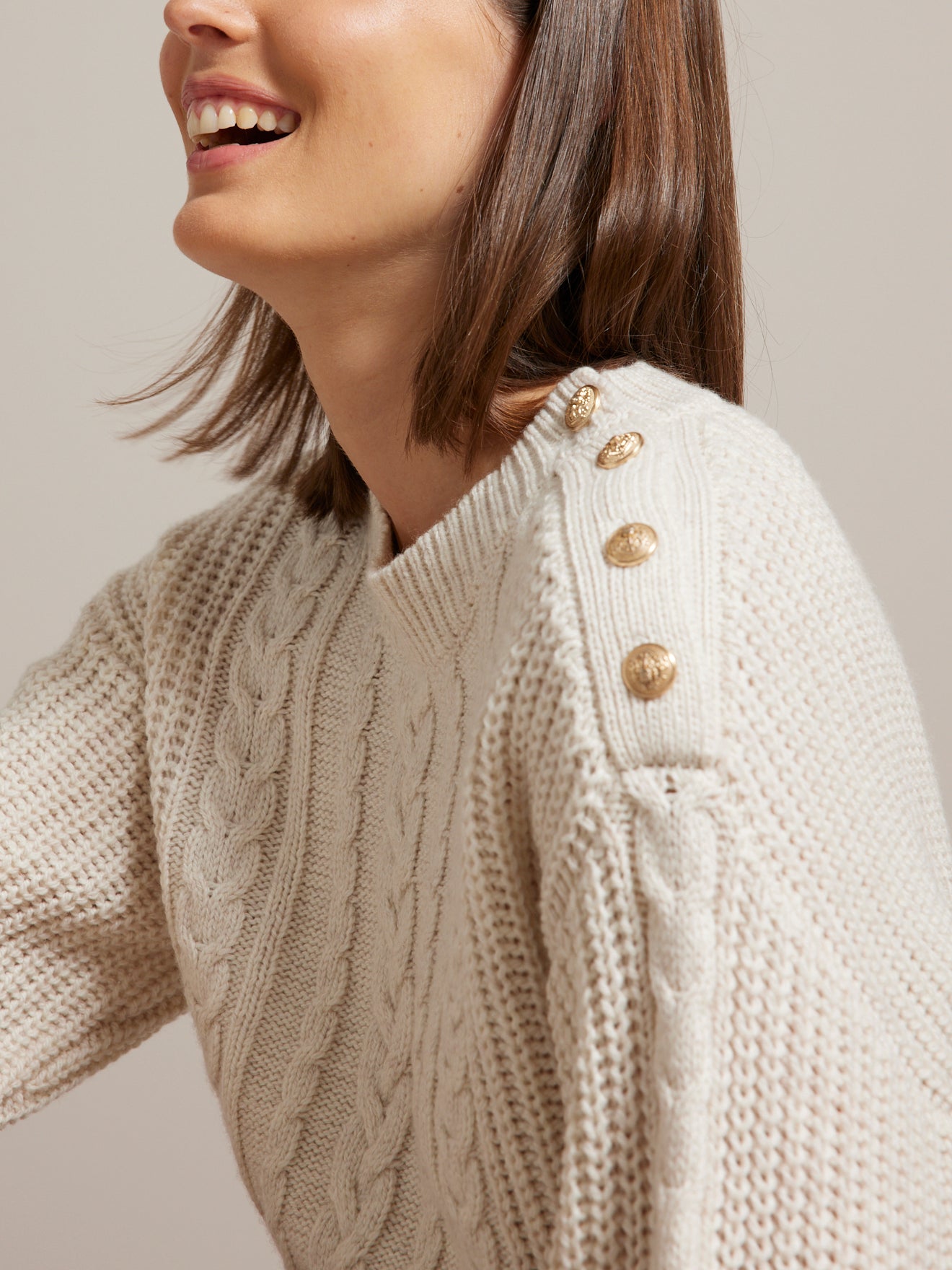 Pull torsadé boutons dorés femme - Laine RWS*
