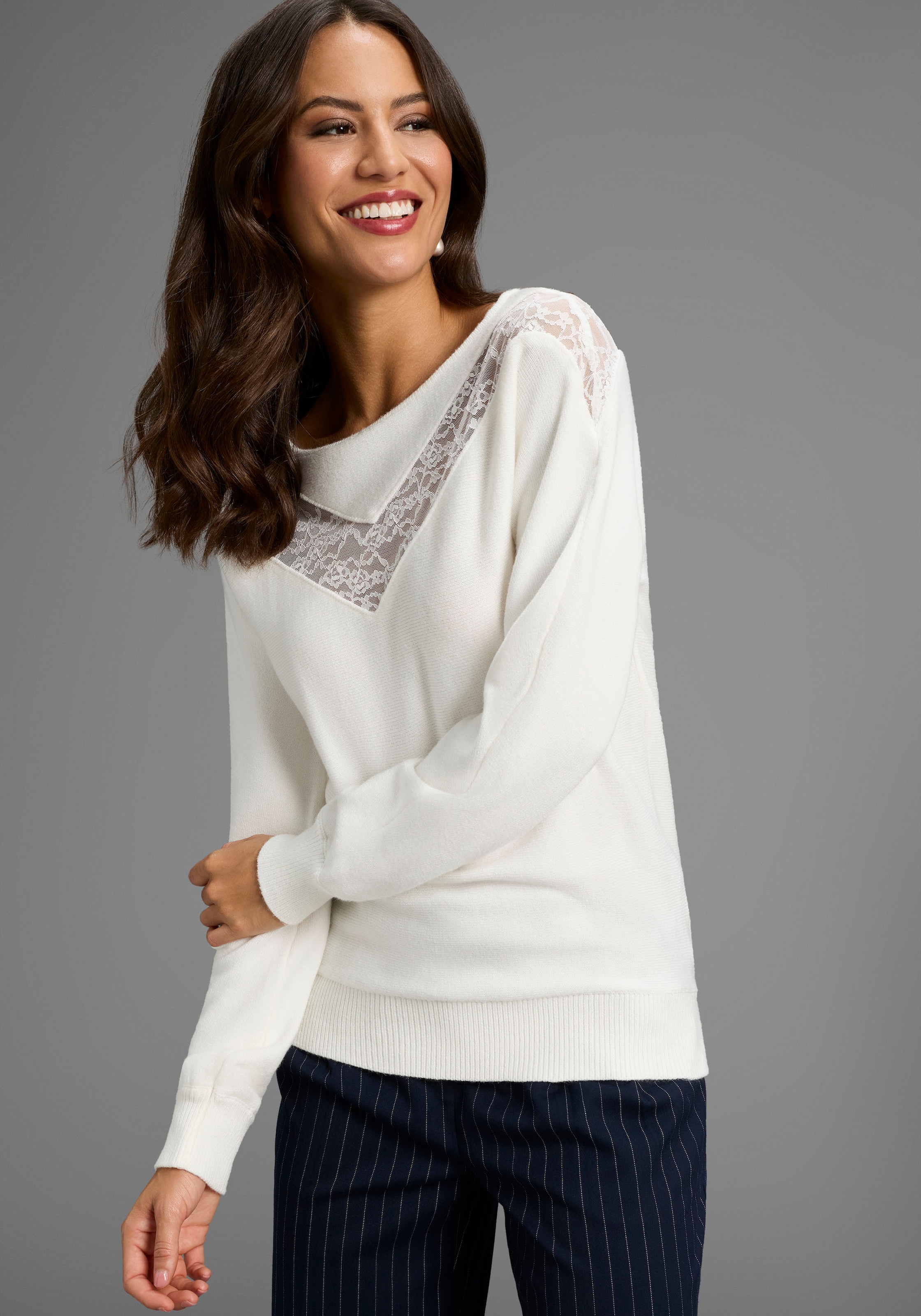 Laura Scott Strickpullover , kuscheliger Winterstrick mit femininem Spitzeneinsatz